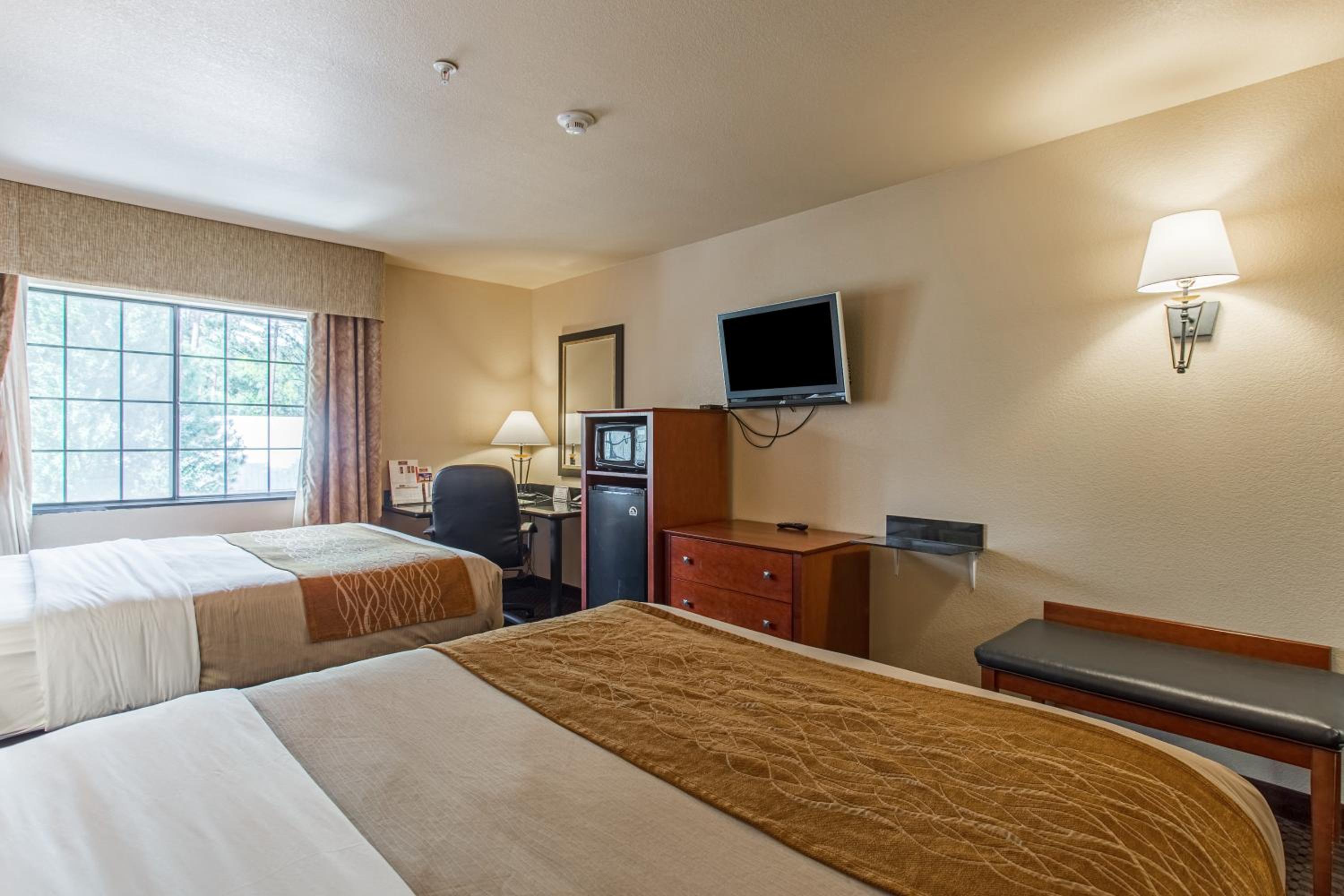 Queen Room with Two Queen Beds - Photo 1
