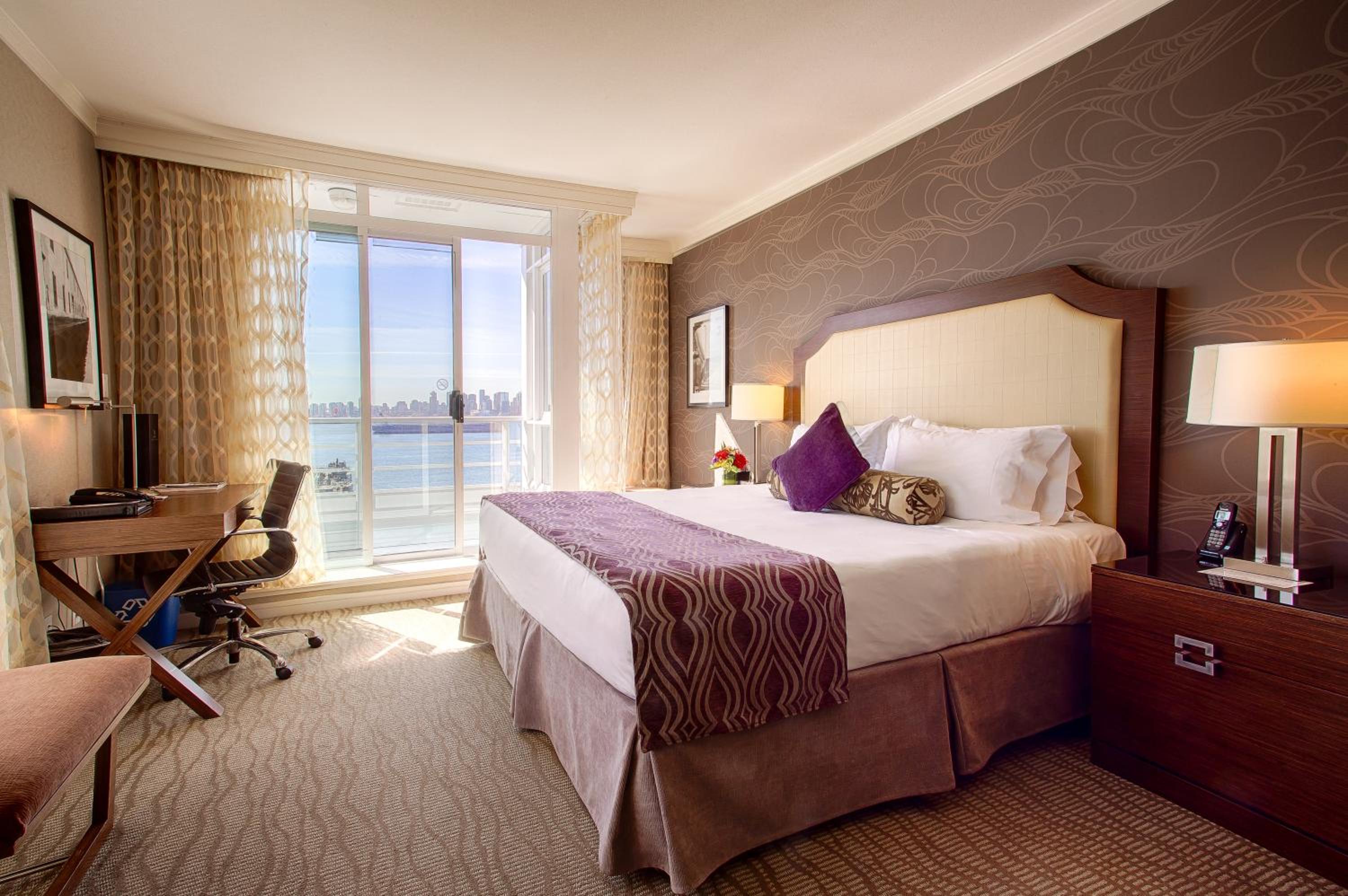 Superior King Room with Harbor View - Photo 6