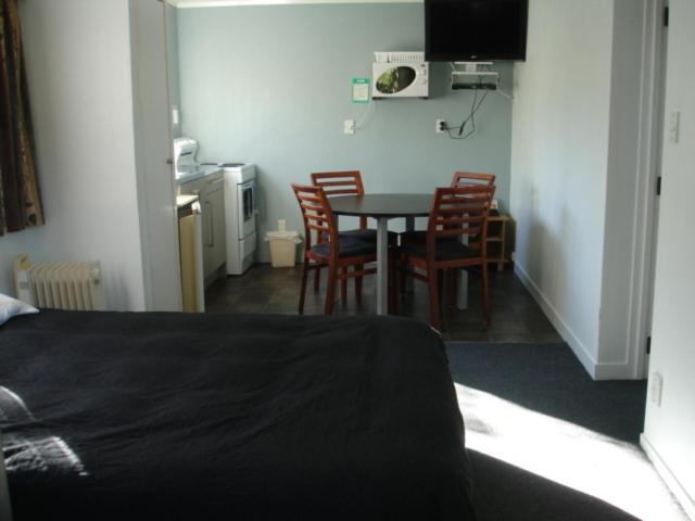 One-Bedroom Apartment photo 3
