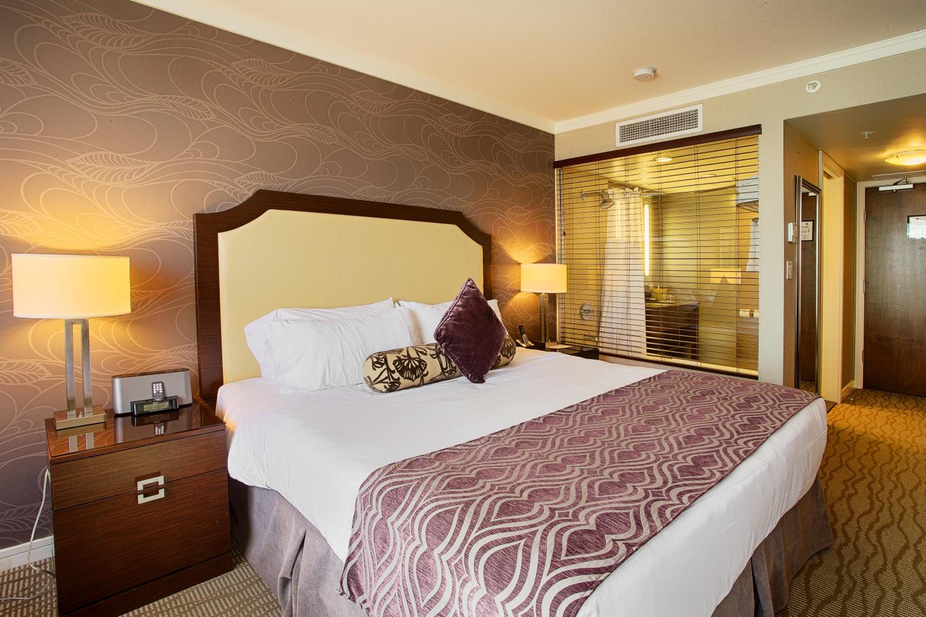 Superior King Room with Harbor View - Photo 5