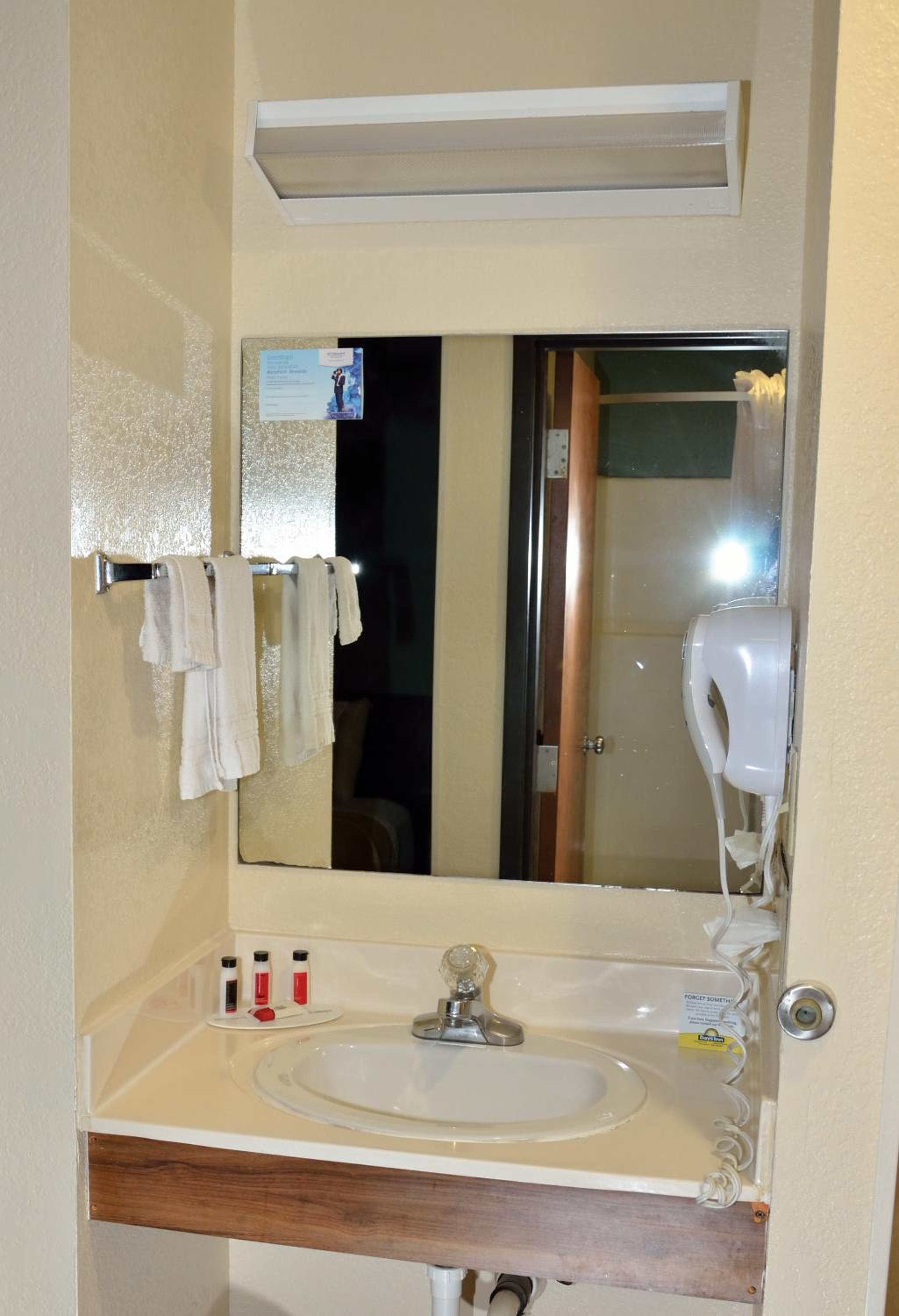 Double Room with Two Double Beds - Non-Smoking - Photo 11