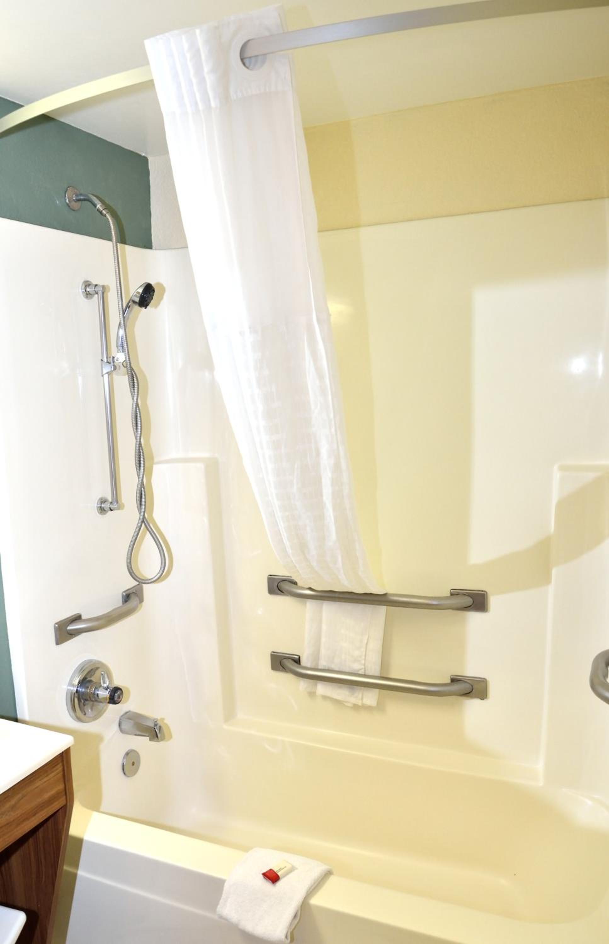 Double Room with Two Double Beds - Non-Smoking - Photo 4