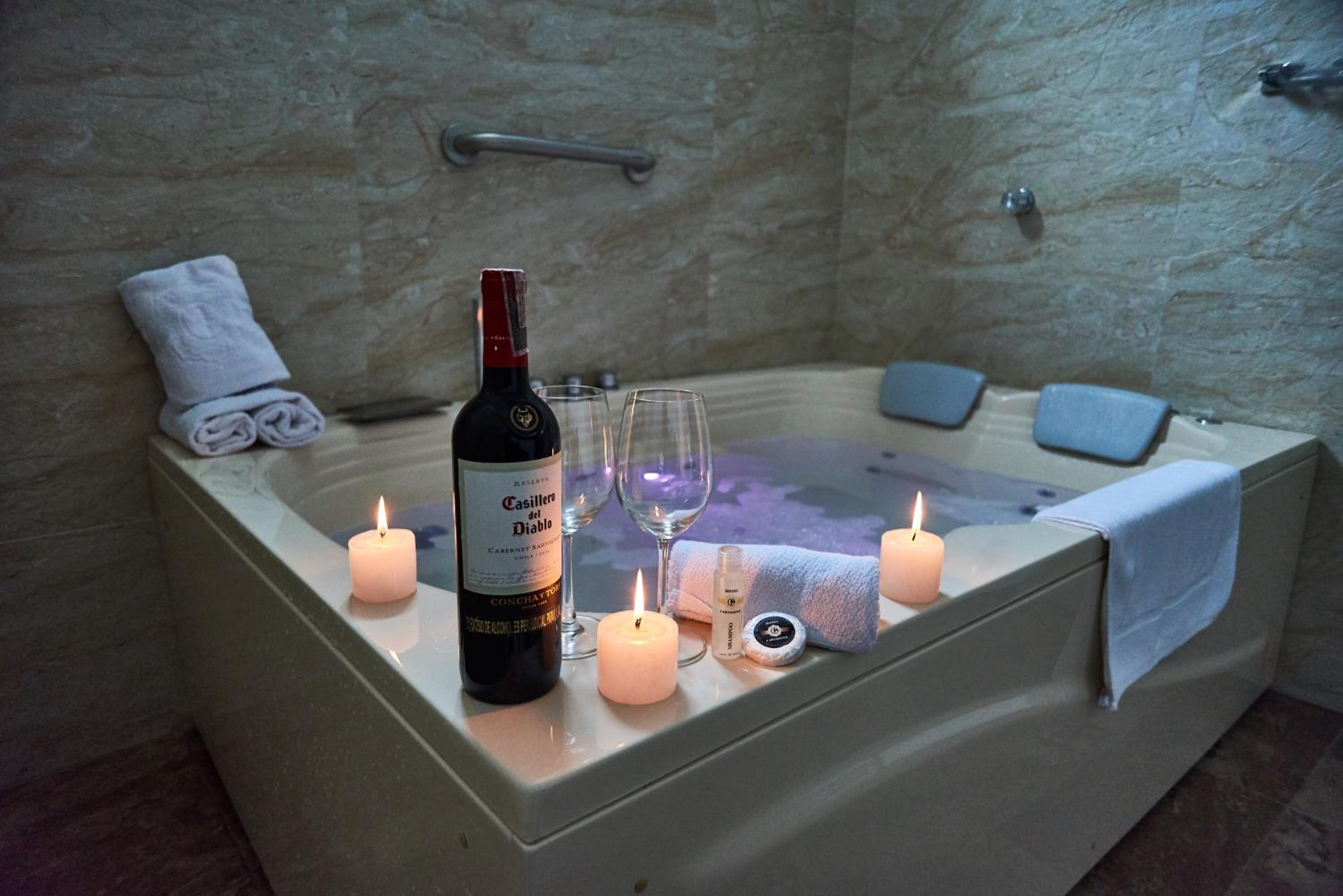 Deluxe Suite with Spa Bath photo 2