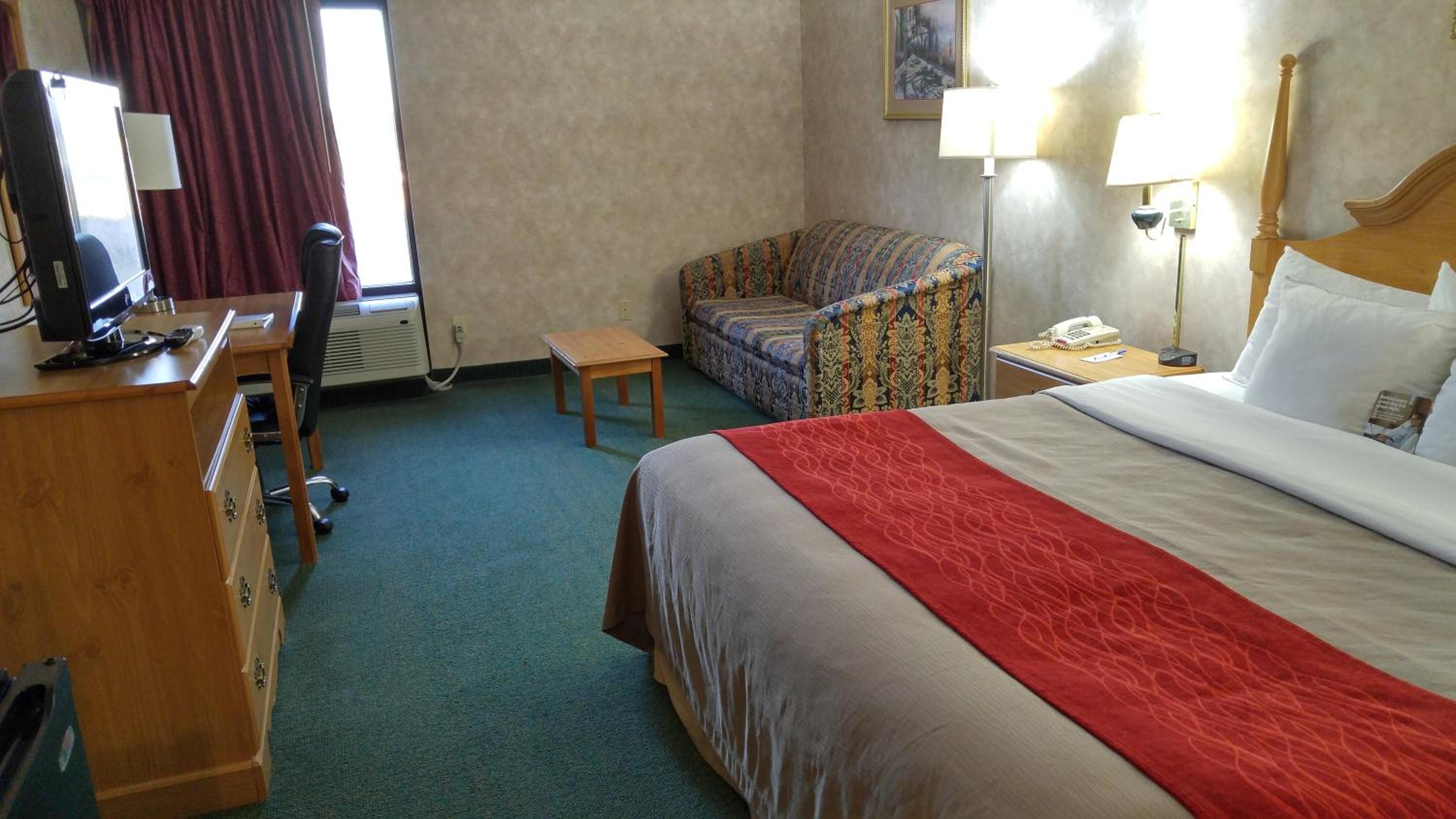 King Room - Non-Smoking - Photo 5