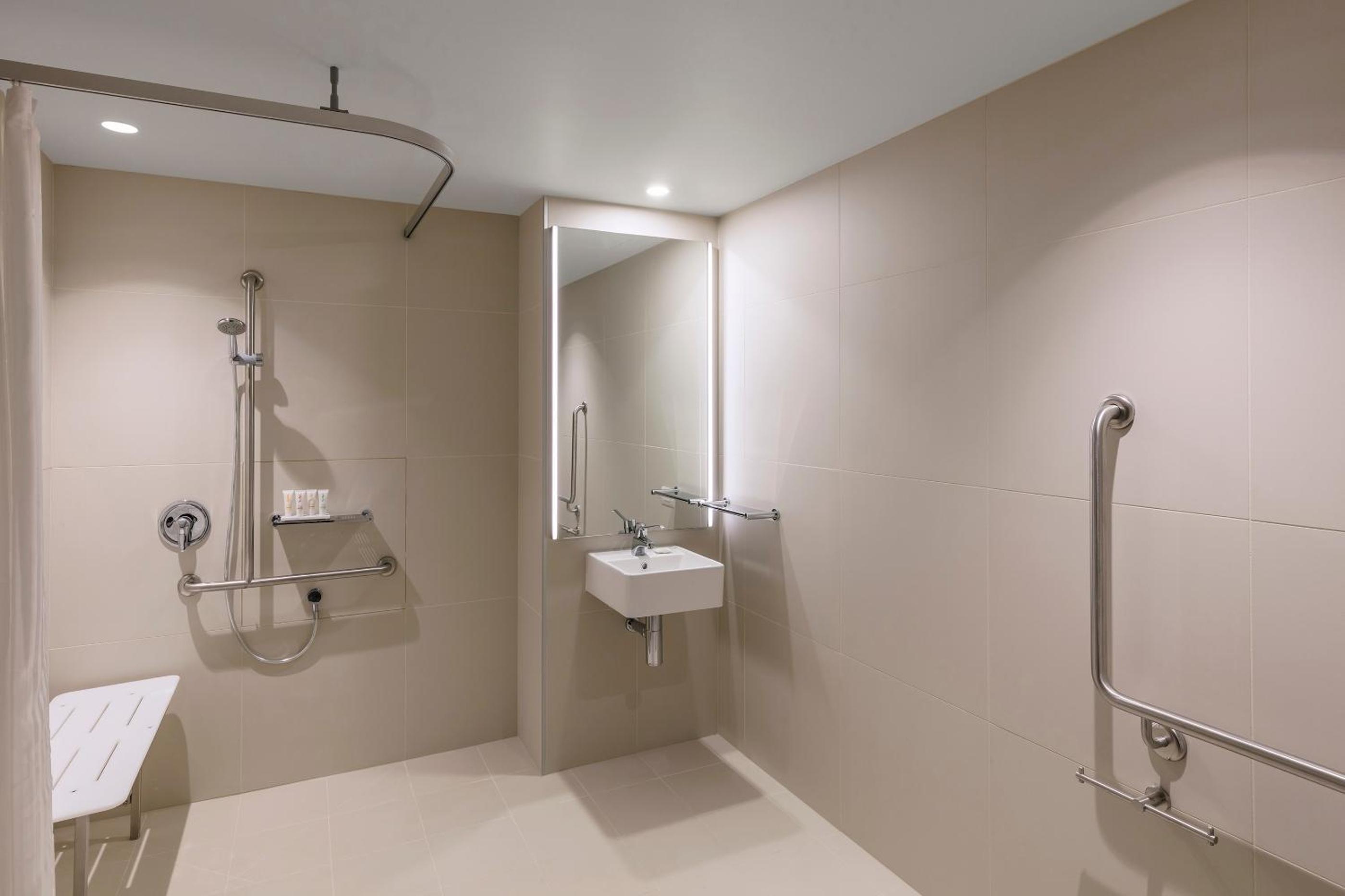 Accessible king Room photo 3