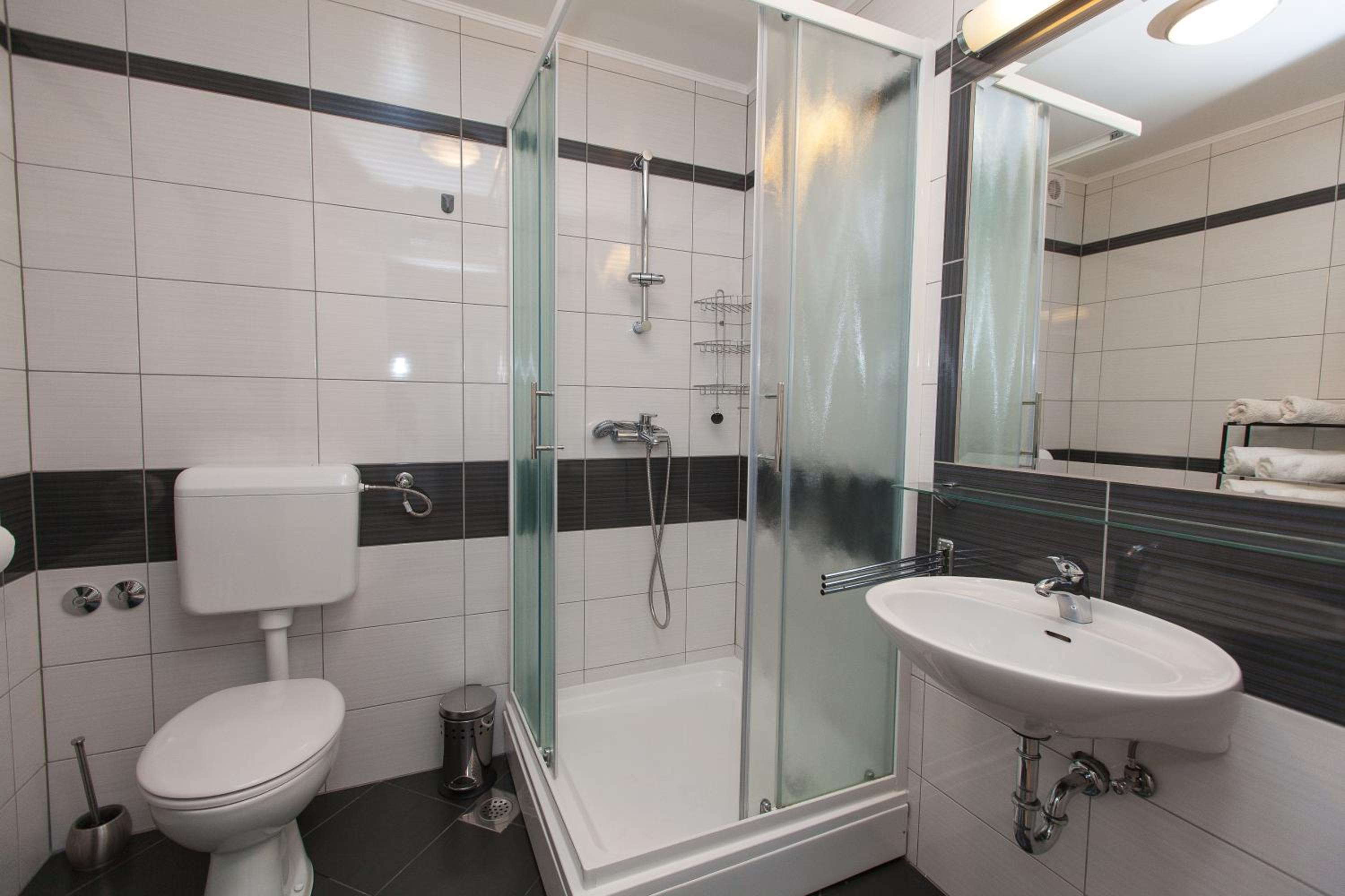 One-Bedroom Apartment with Sea View - Photo 26