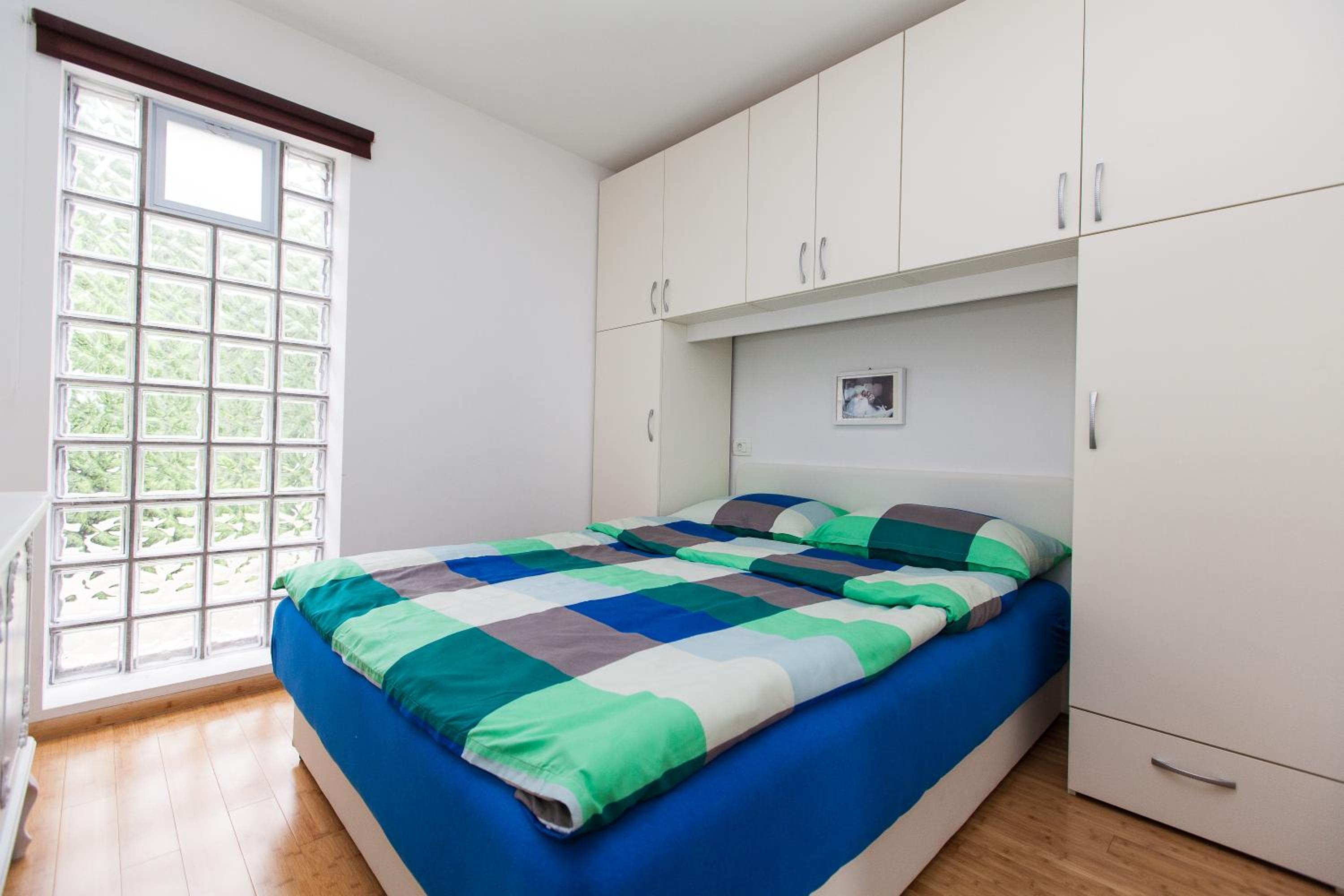 One-Bedroom Apartment with Sea View - Photo 24