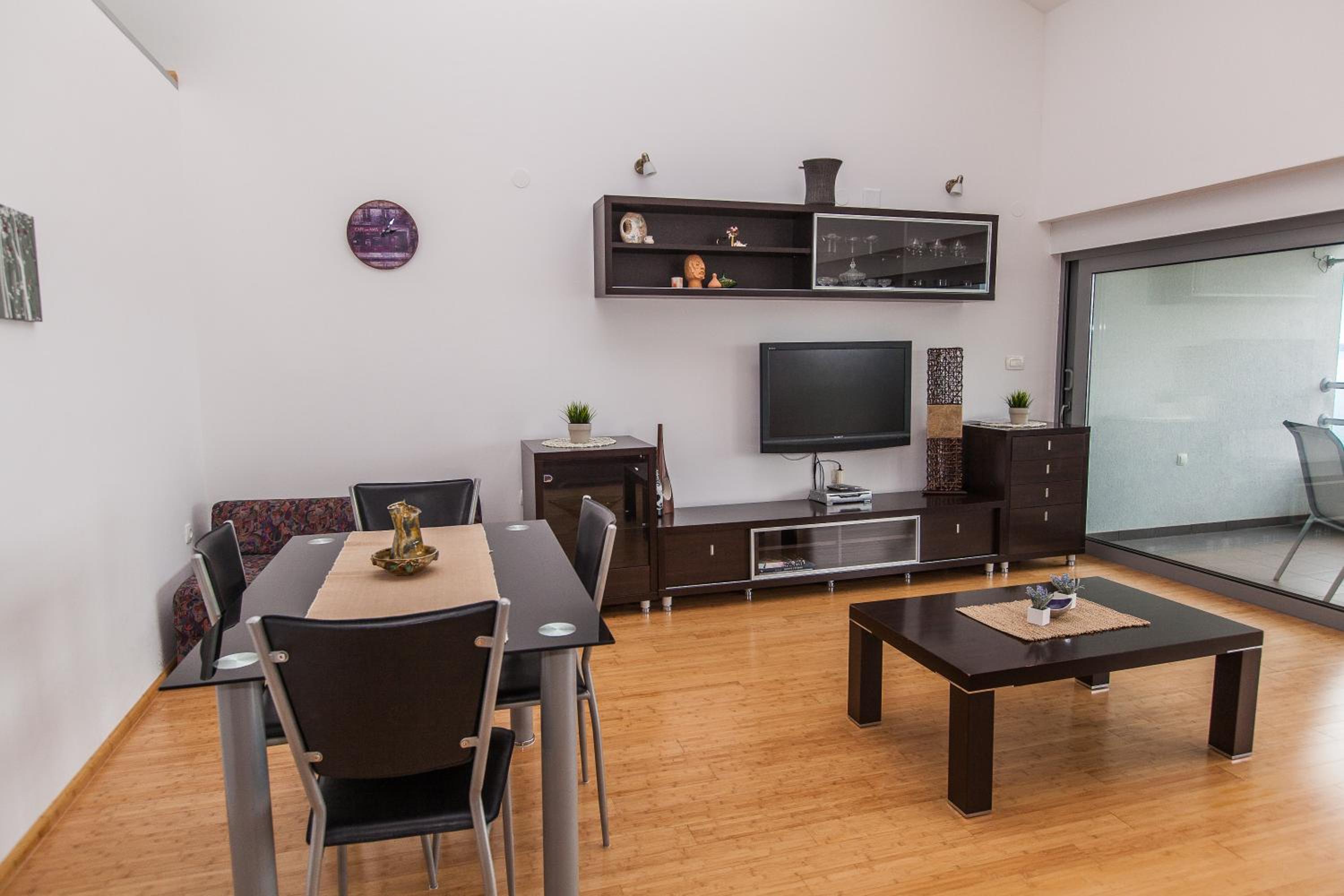 One-Bedroom Apartment with Sea View - Photo 22