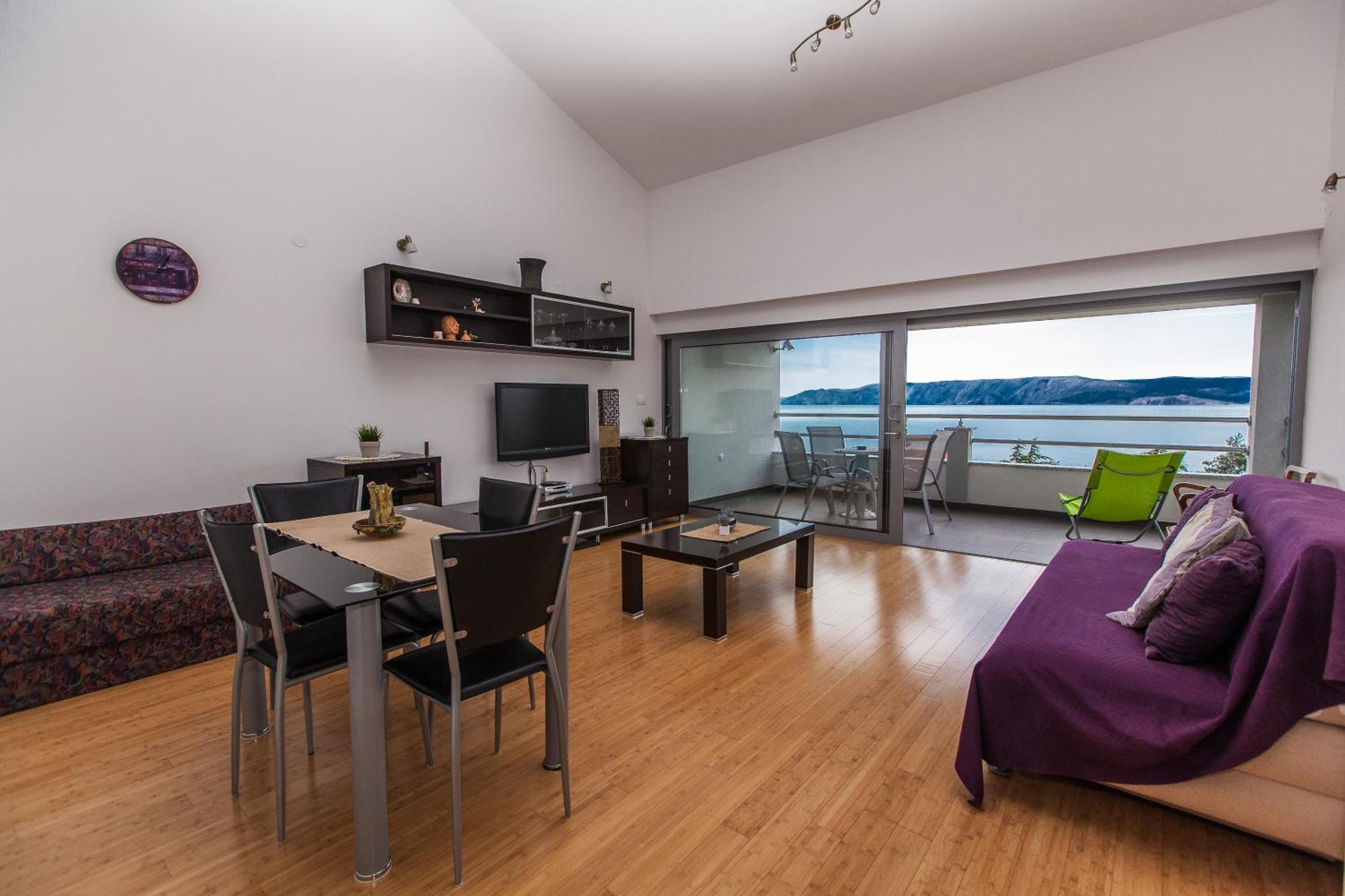 One-Bedroom Apartment with Sea View - Photo 20