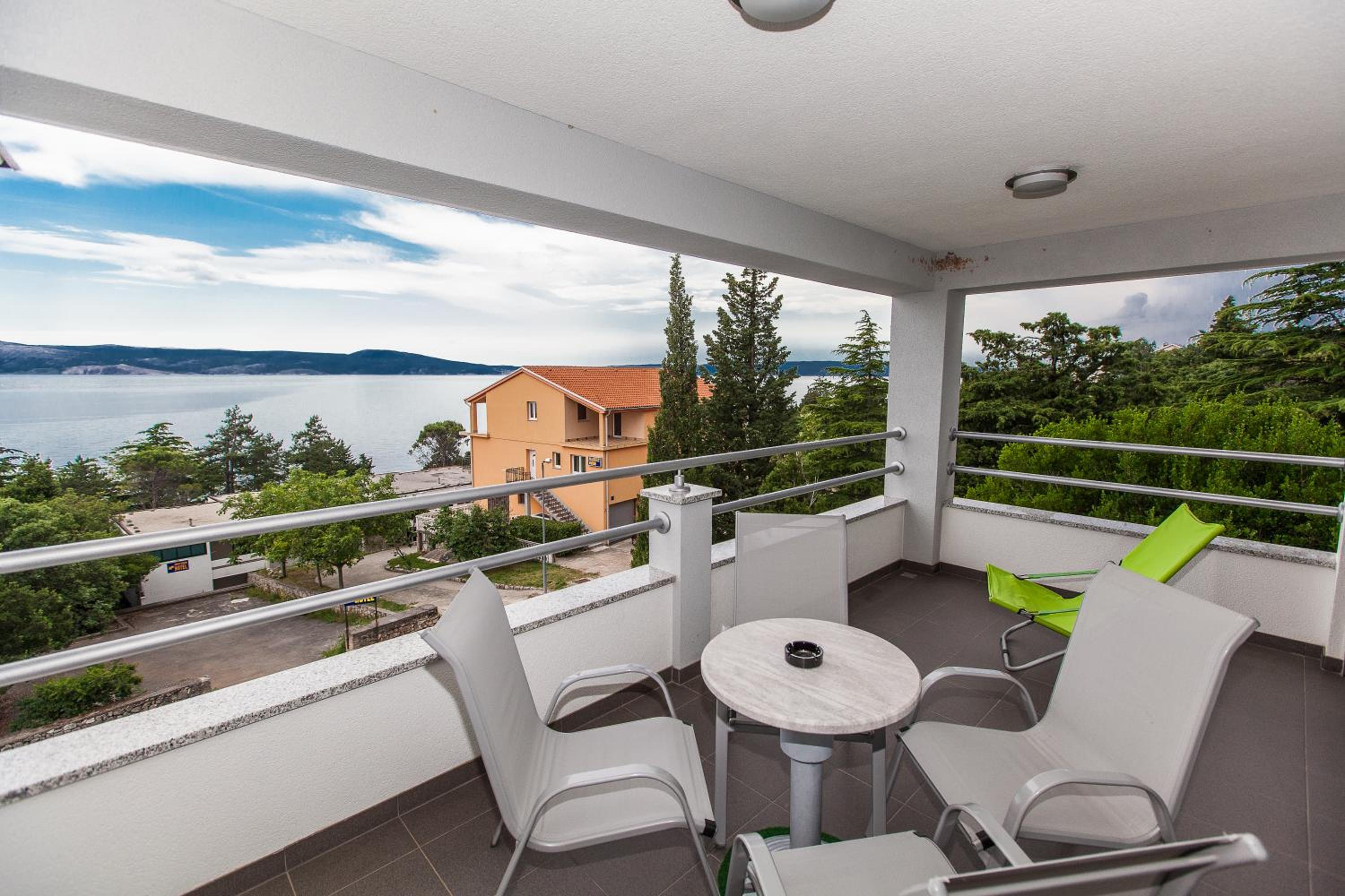 One-Bedroom Apartment with Sea View - Photo 19