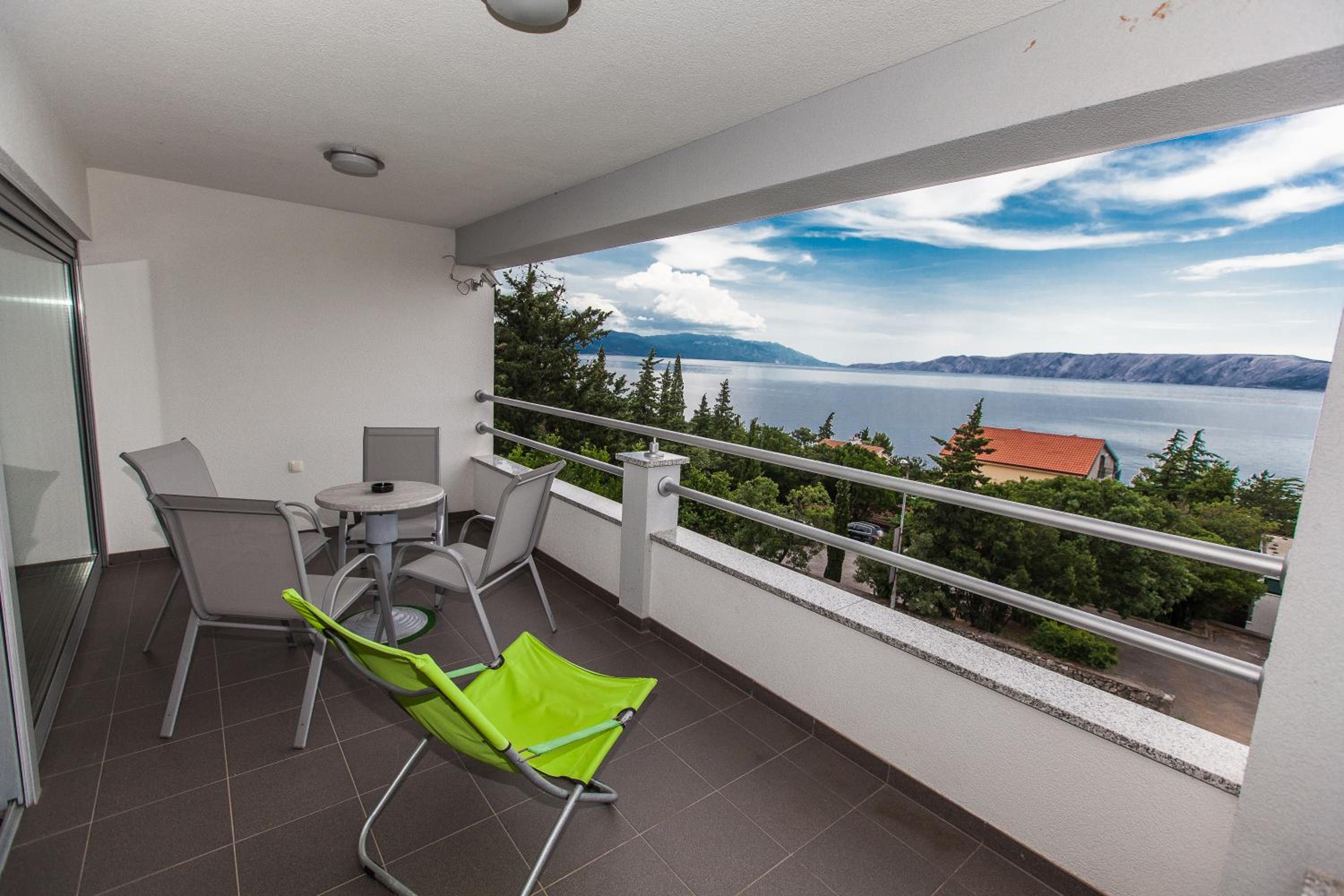 One-Bedroom Apartment with Sea View - Photo 18