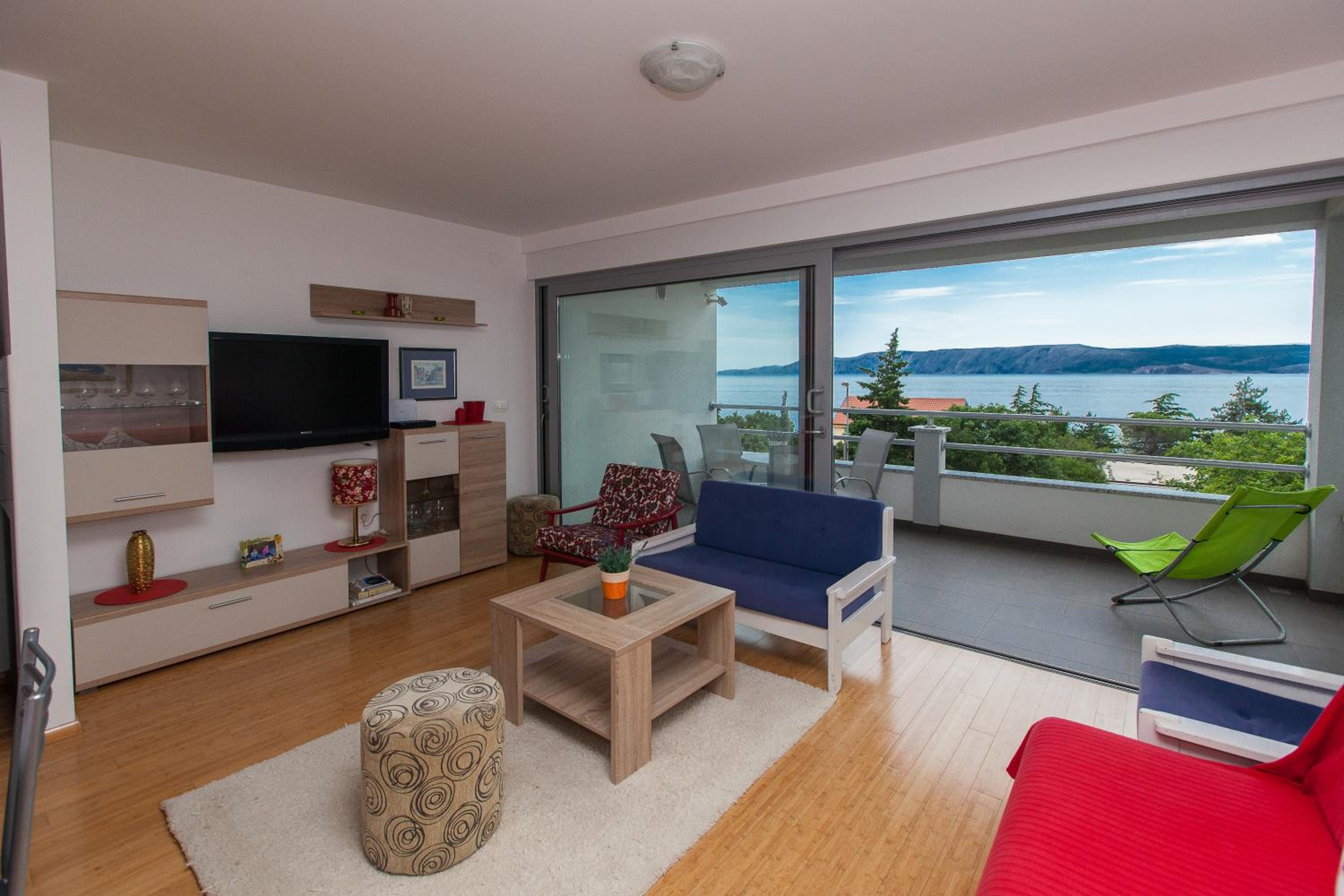 One-Bedroom Apartment with Sea View - Photo 11
