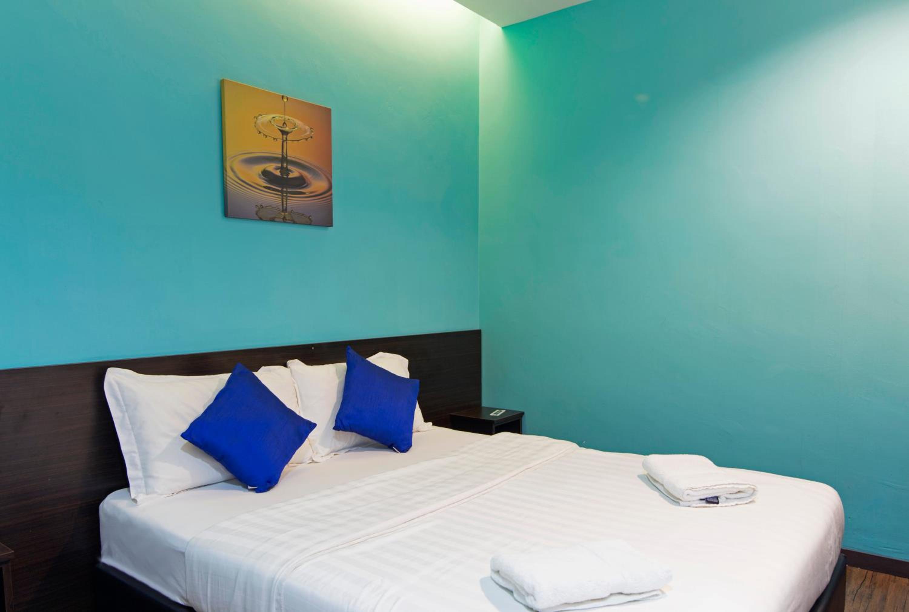 Deluxe Queen Room - Photo 7