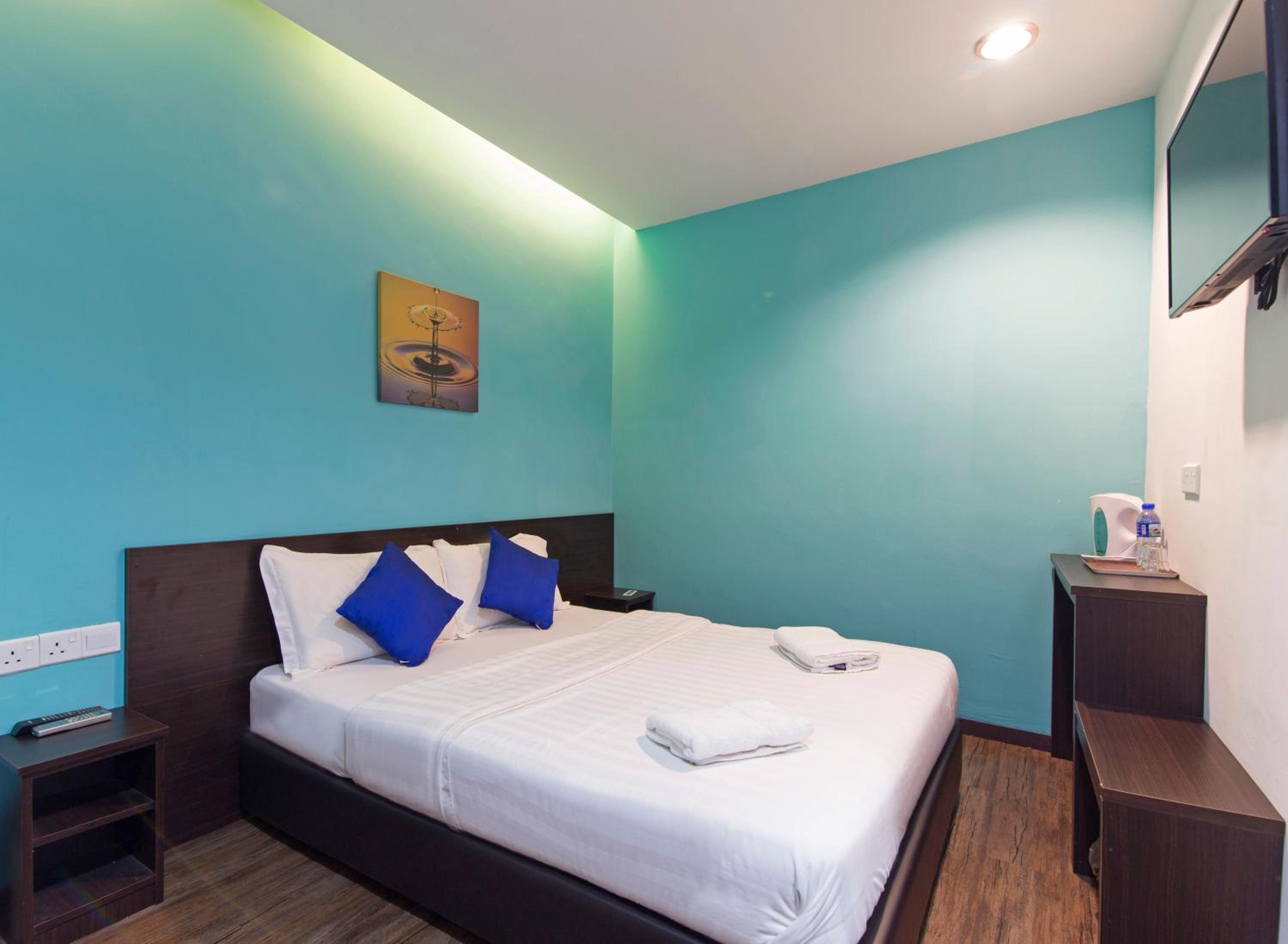 Deluxe Queen Room - Photo 10
