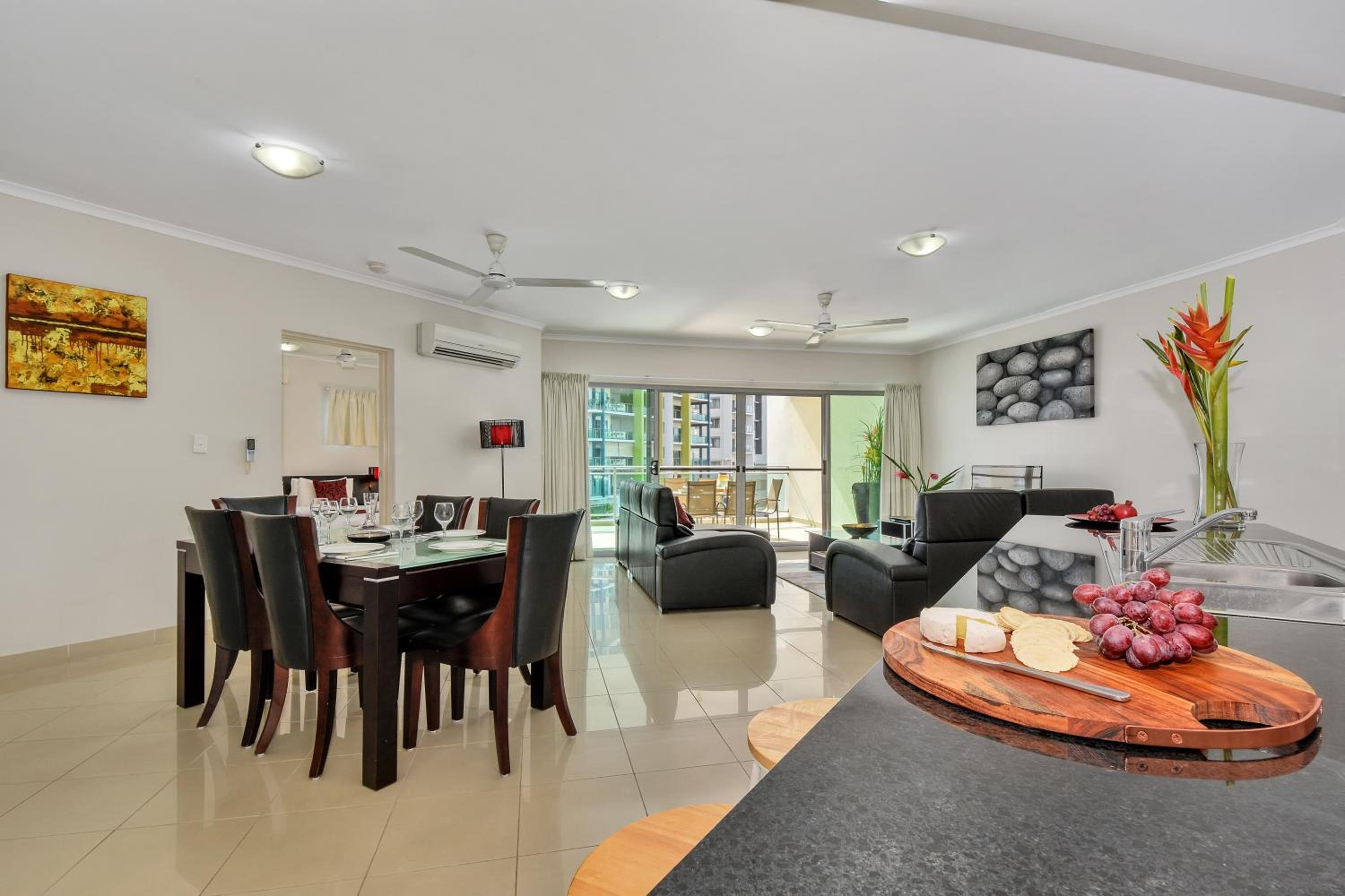 Executive Two-Bedroom Apartment - Photo 4