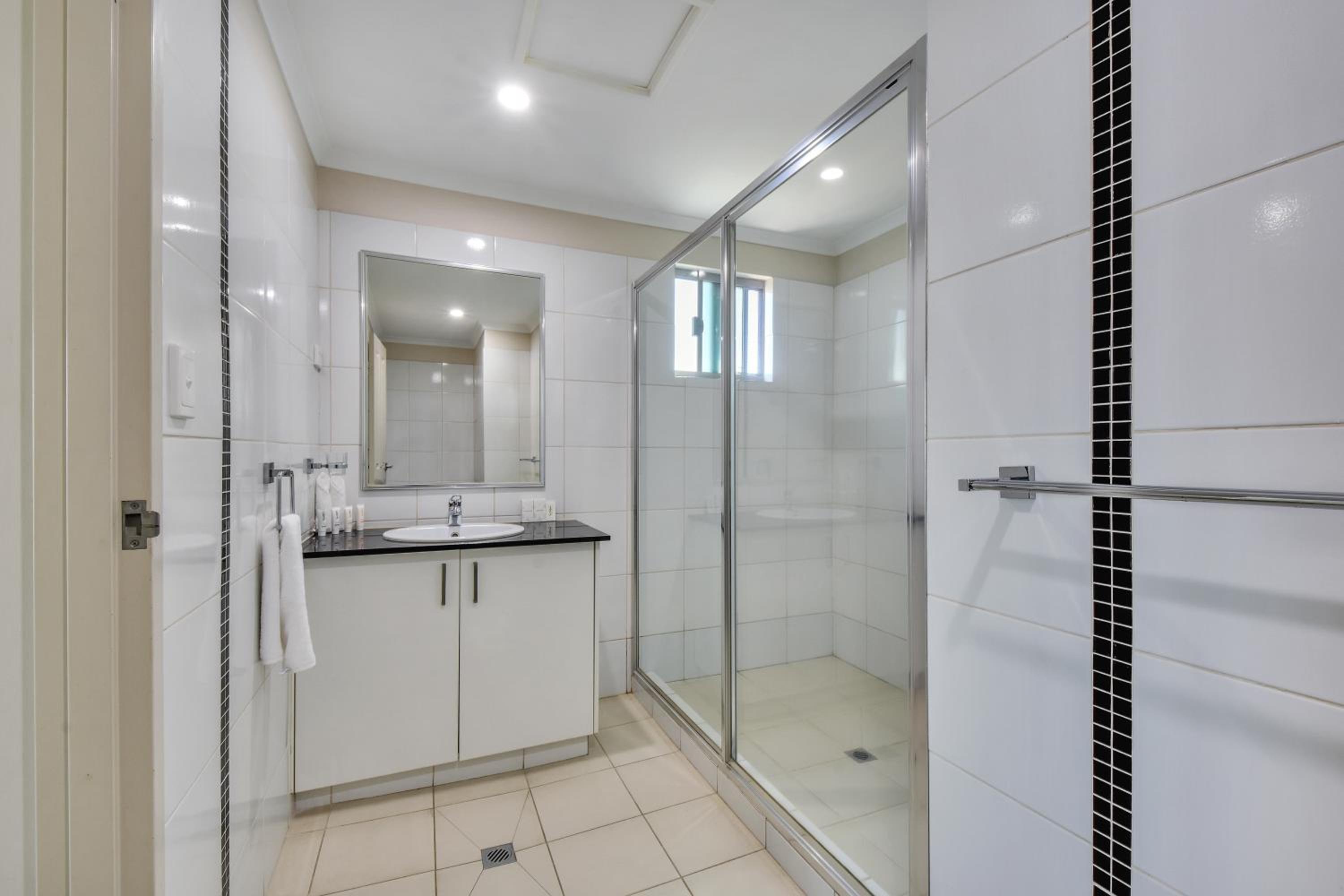Executive Two-Bedroom Apartment - Photo 5