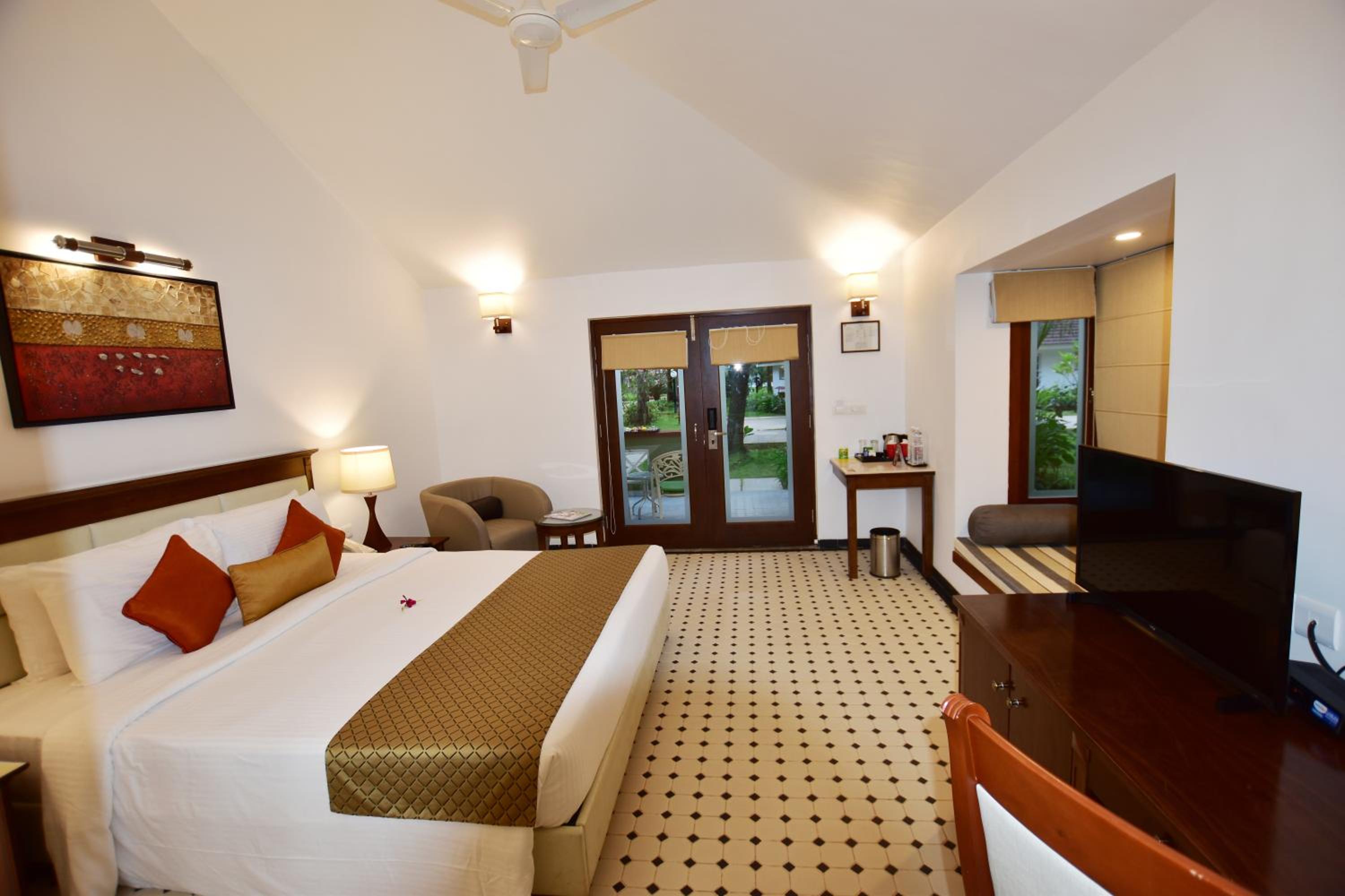 Boutique Villa King Room - 4 pints of beer bucket per stay, 10% Discount on Food & Beverages, Laundry and SPA Boutique Villa King Room - 4 pints of beer bucket per stay, 10% Discount on Food & Beverages, Laundry and SPA