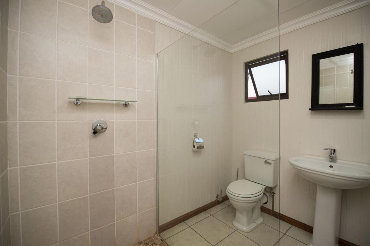 One-Bedroom House - Photo 11