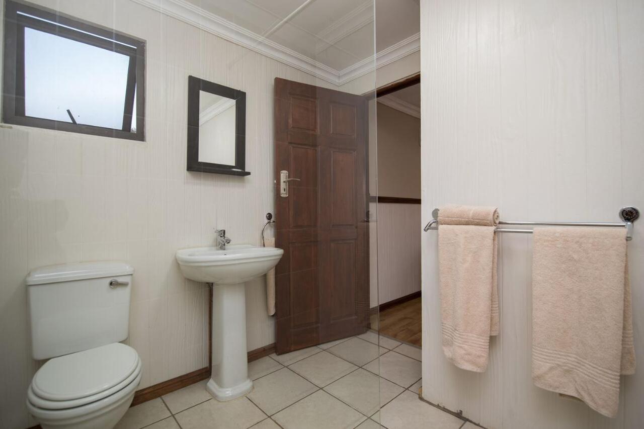 One-Bedroom House - Photo 10