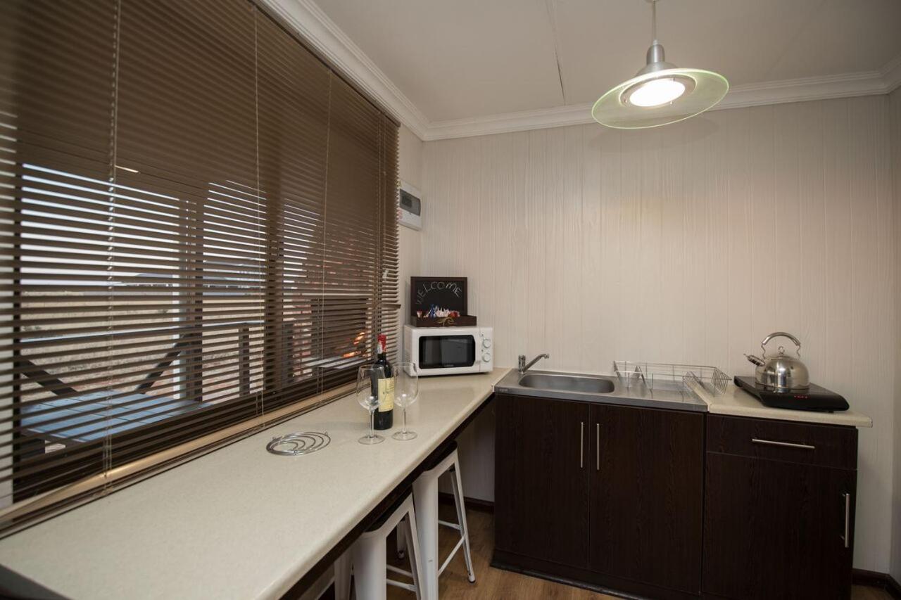 One-Bedroom House - Photo 7