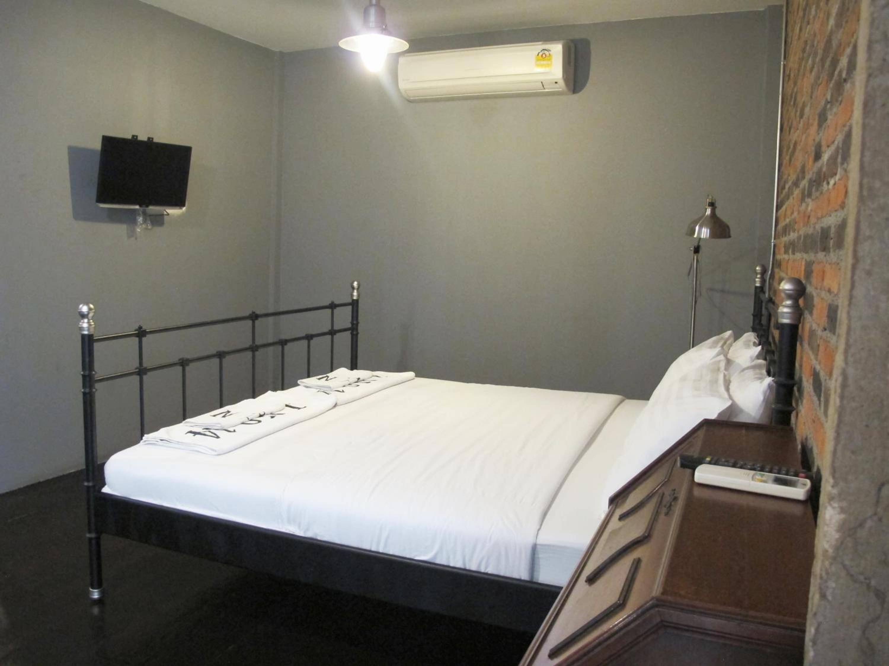 Deluxe King Room photo 3