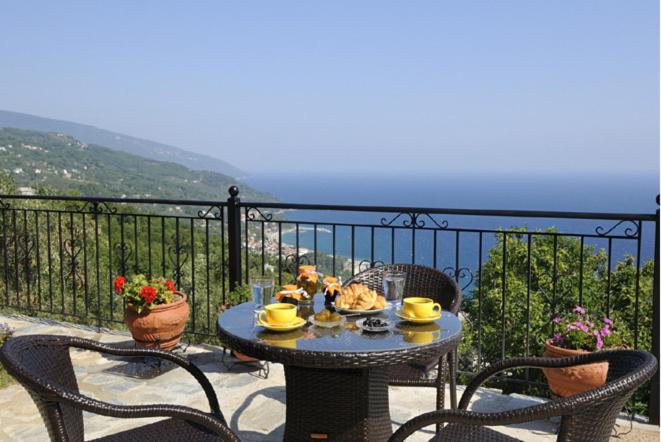 One-Bedroom Apartment with Panoramic Sea View photo 2