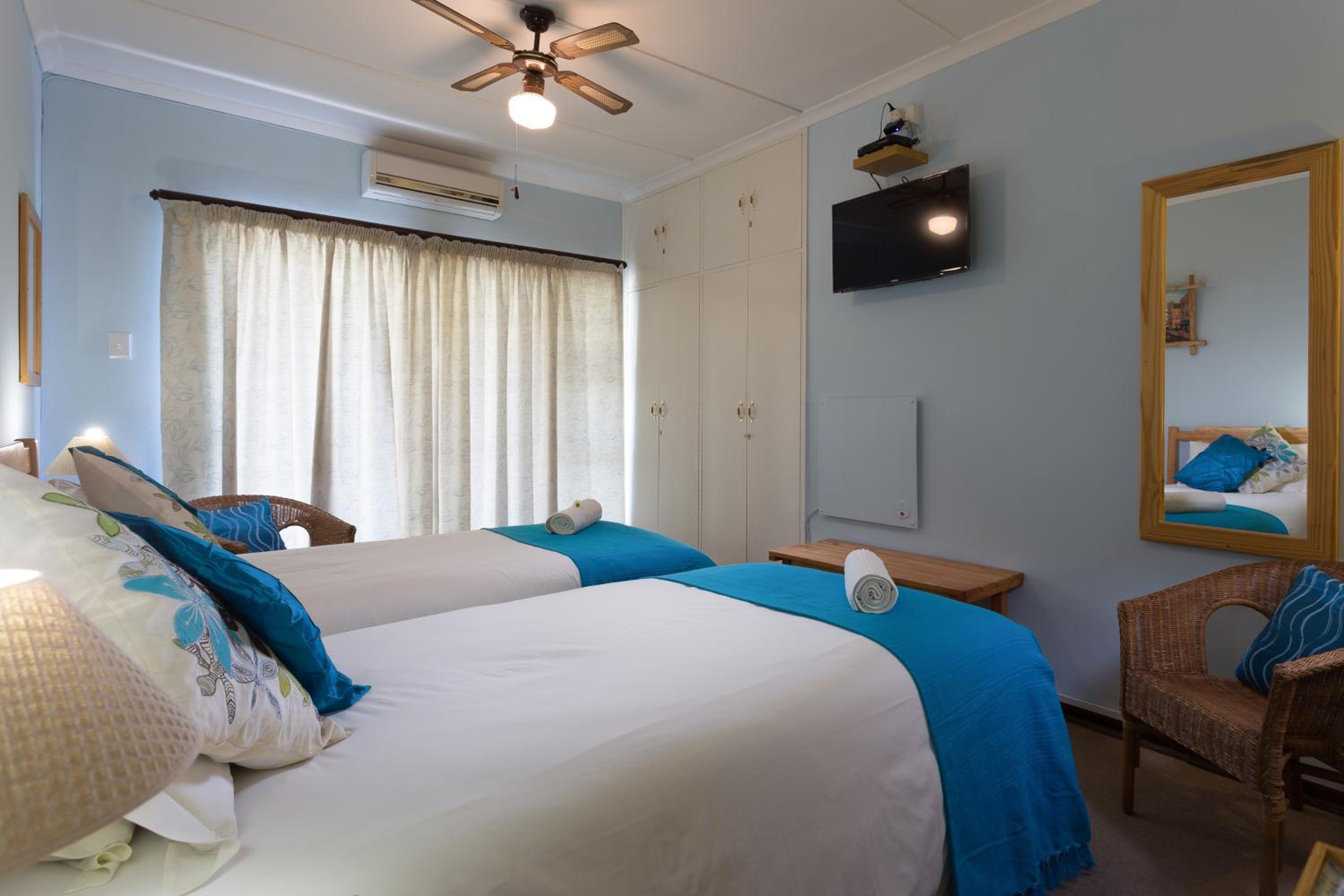 Standard Twin Room with Garden View photo 3