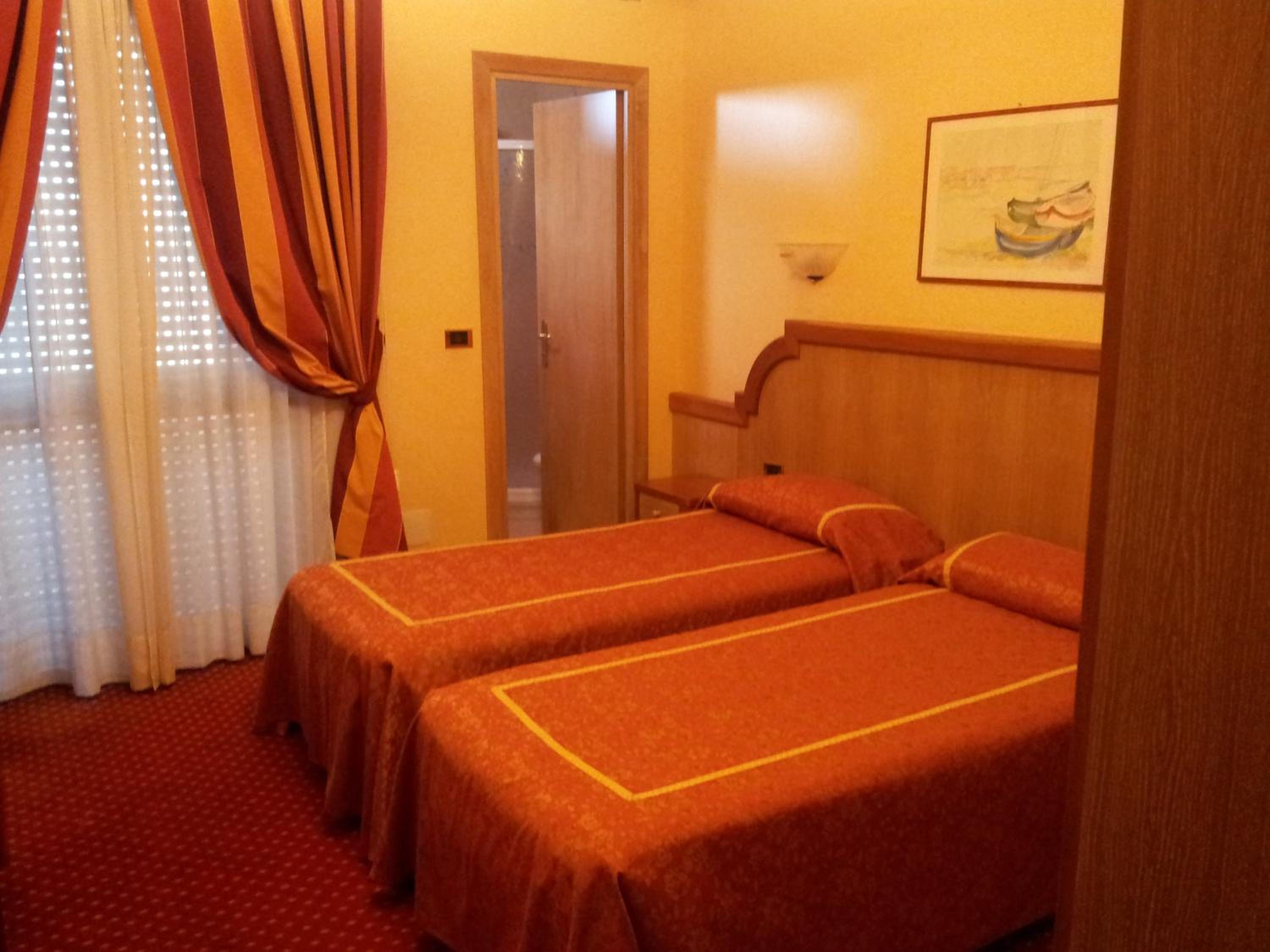 Classic Double Room - Photo 5