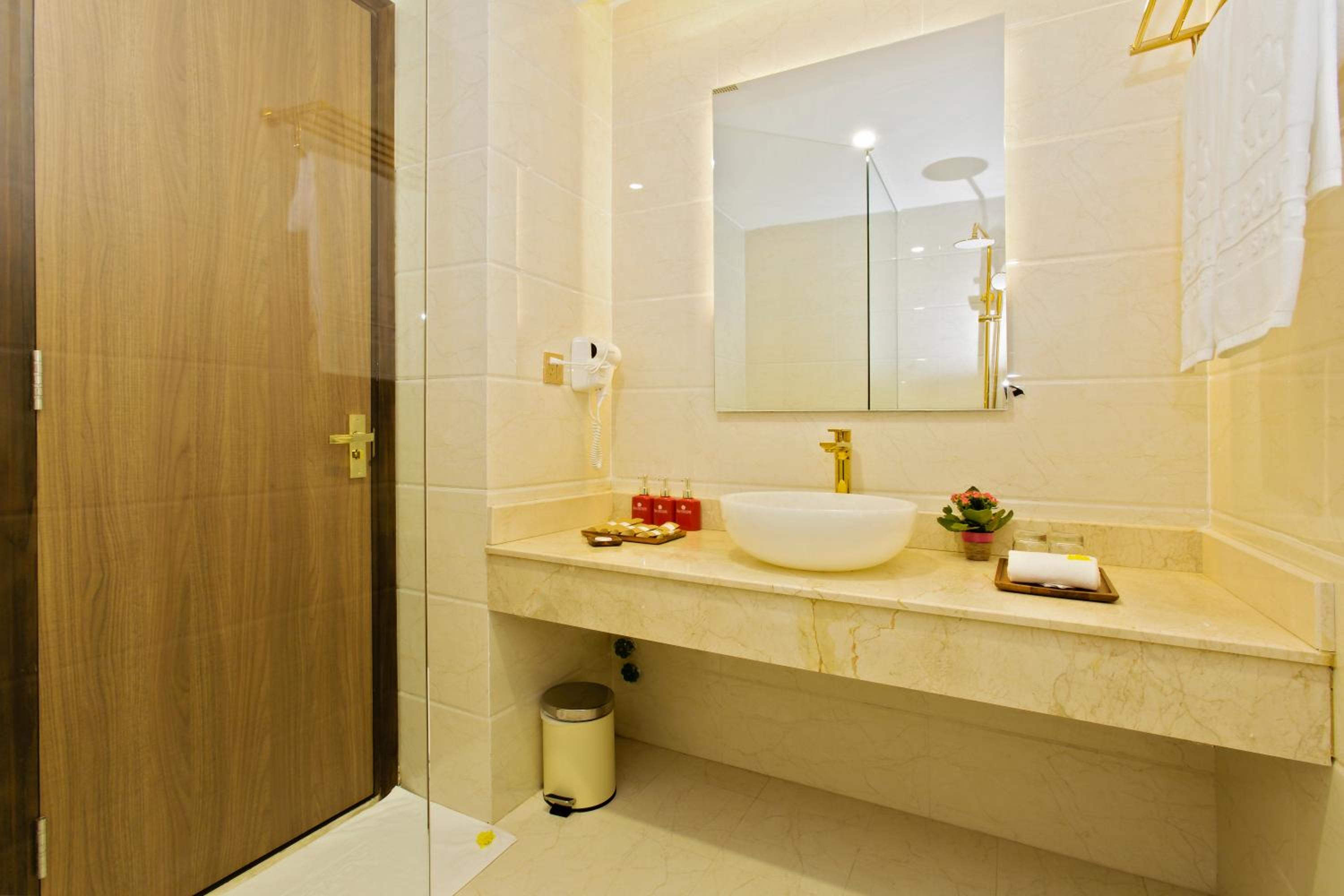 Deluxe Twin Room with Sea View - Photo 4