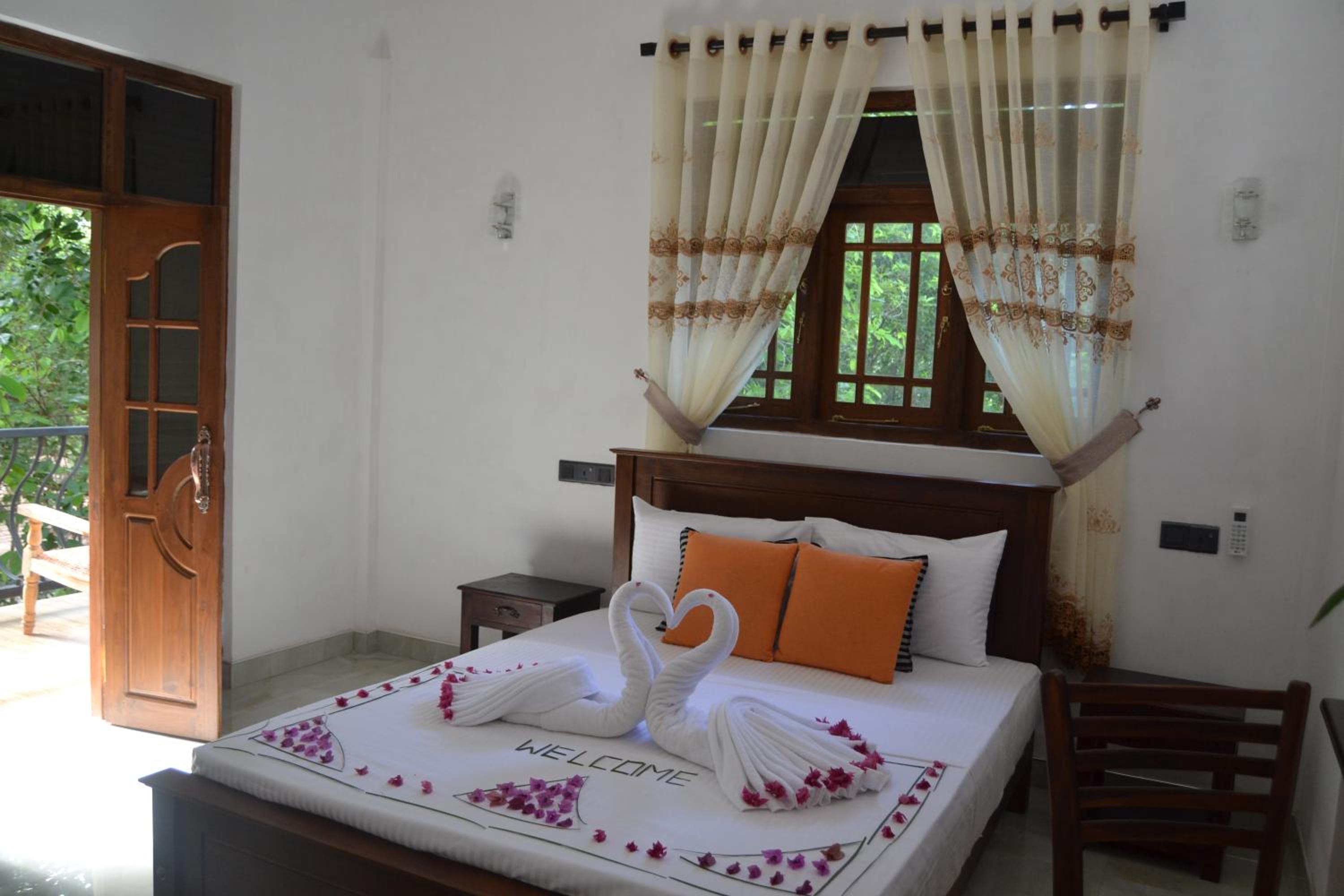 Deluxe Double Room with Balcony photo 1
