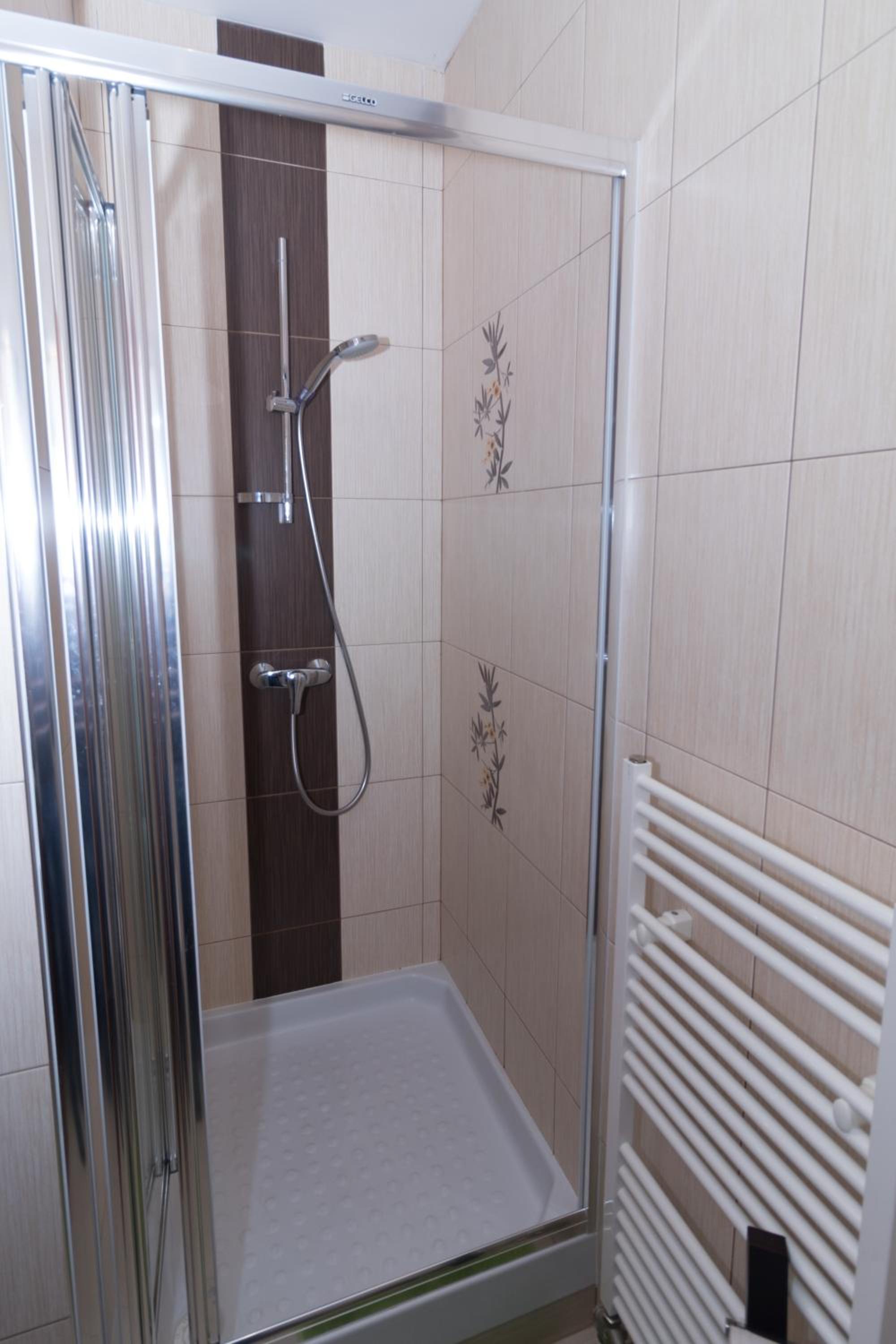 Double or Twin Room - Photo 6