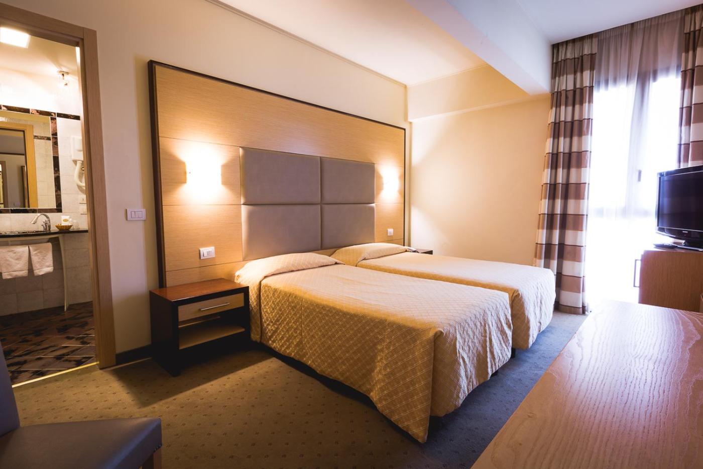 Twin Room - Photo 1
