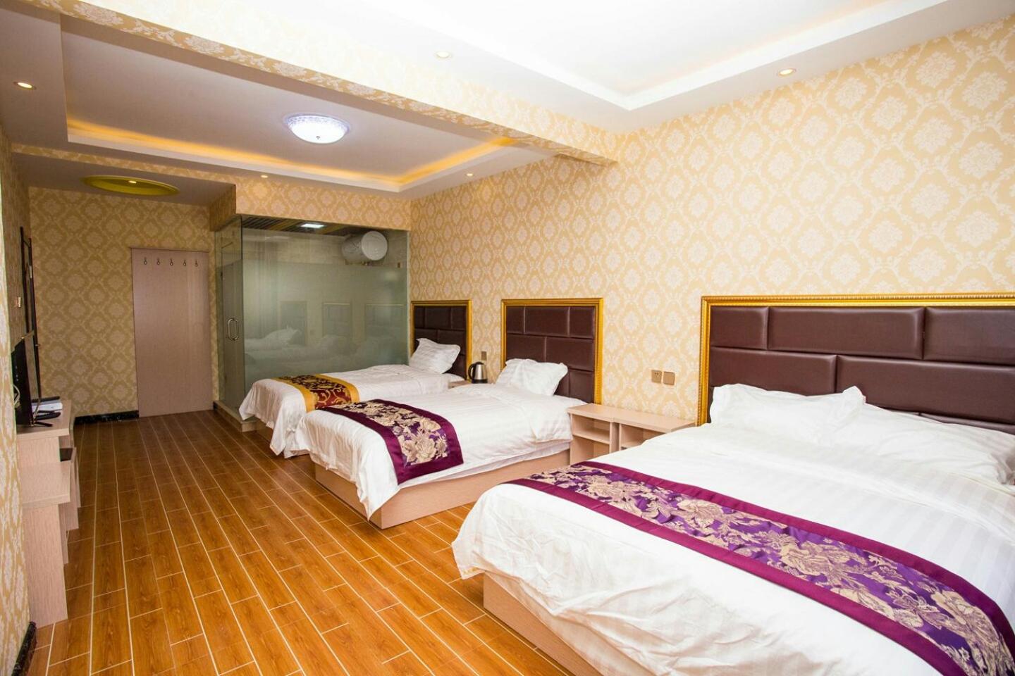 Mainland Chinese Citizens - Quadruple Room photo 3