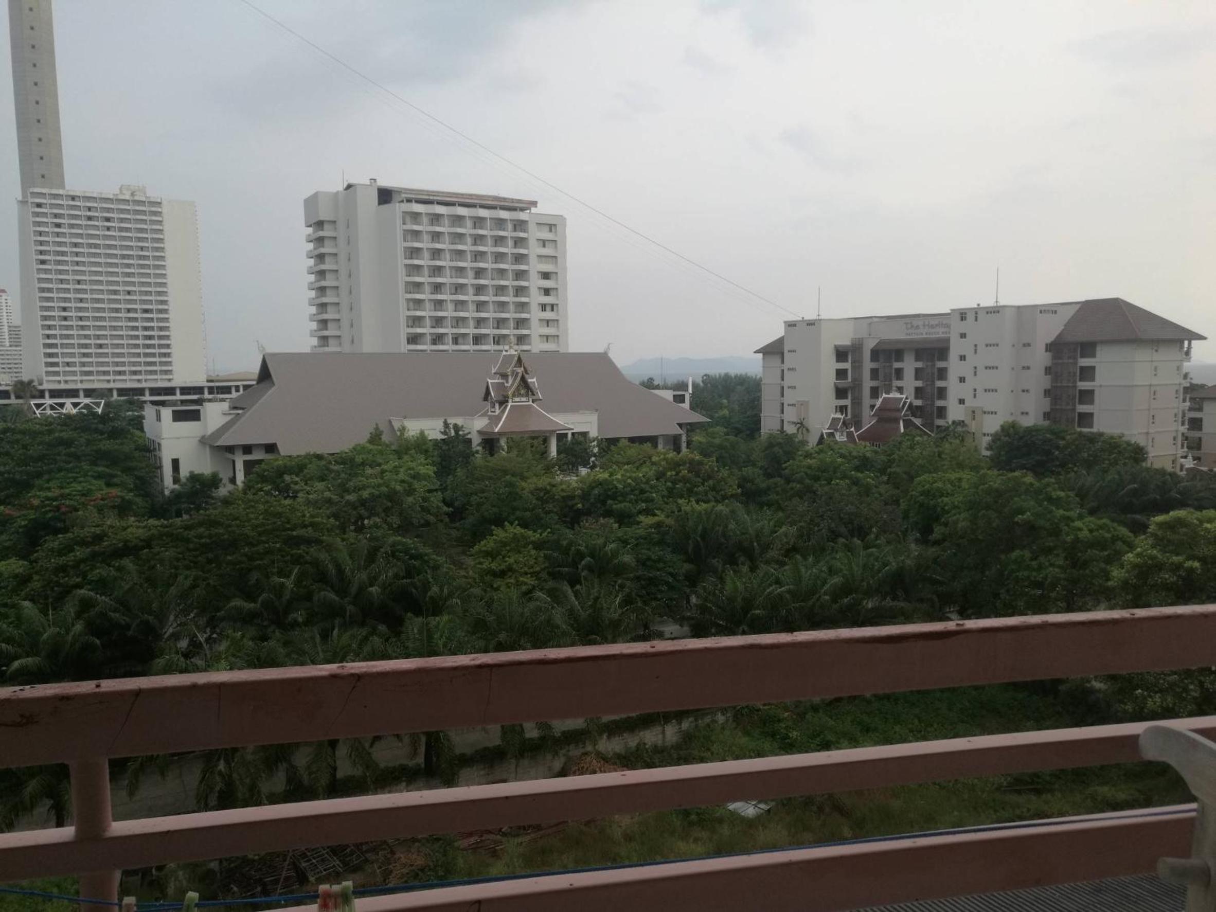 Two-Bedroom Apartment with Balcony and Sea View photo 3