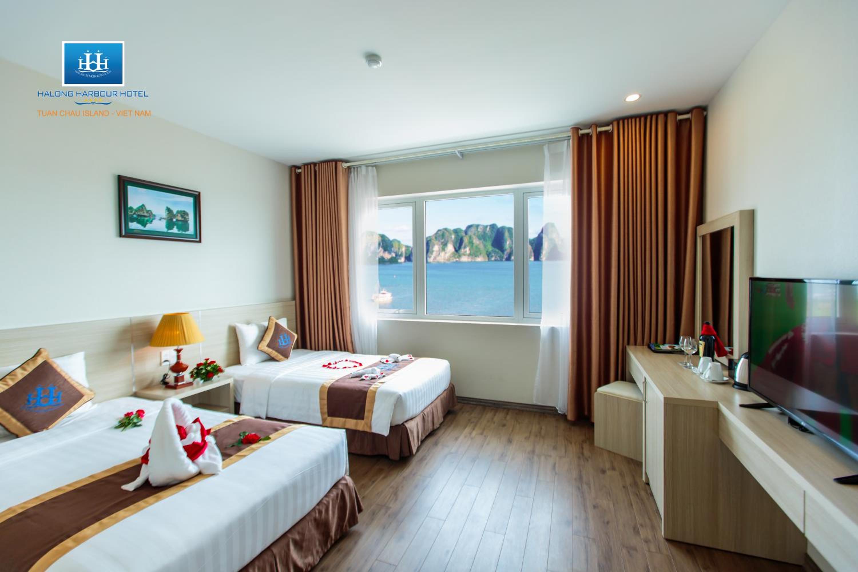 Deluxe Room (2 Adults + 1 Child)