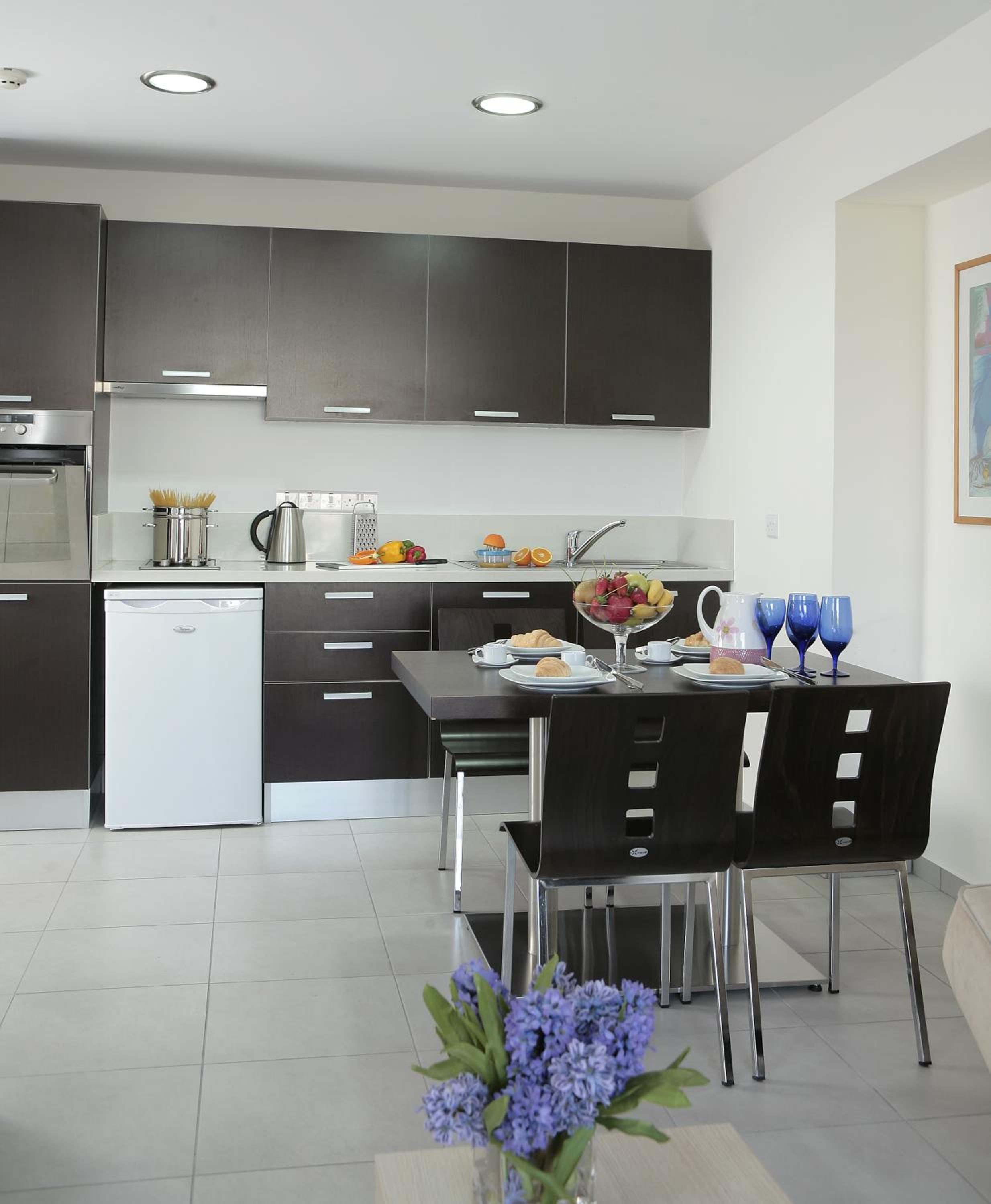 Superior One-Bedroom Apartment - Photo 5