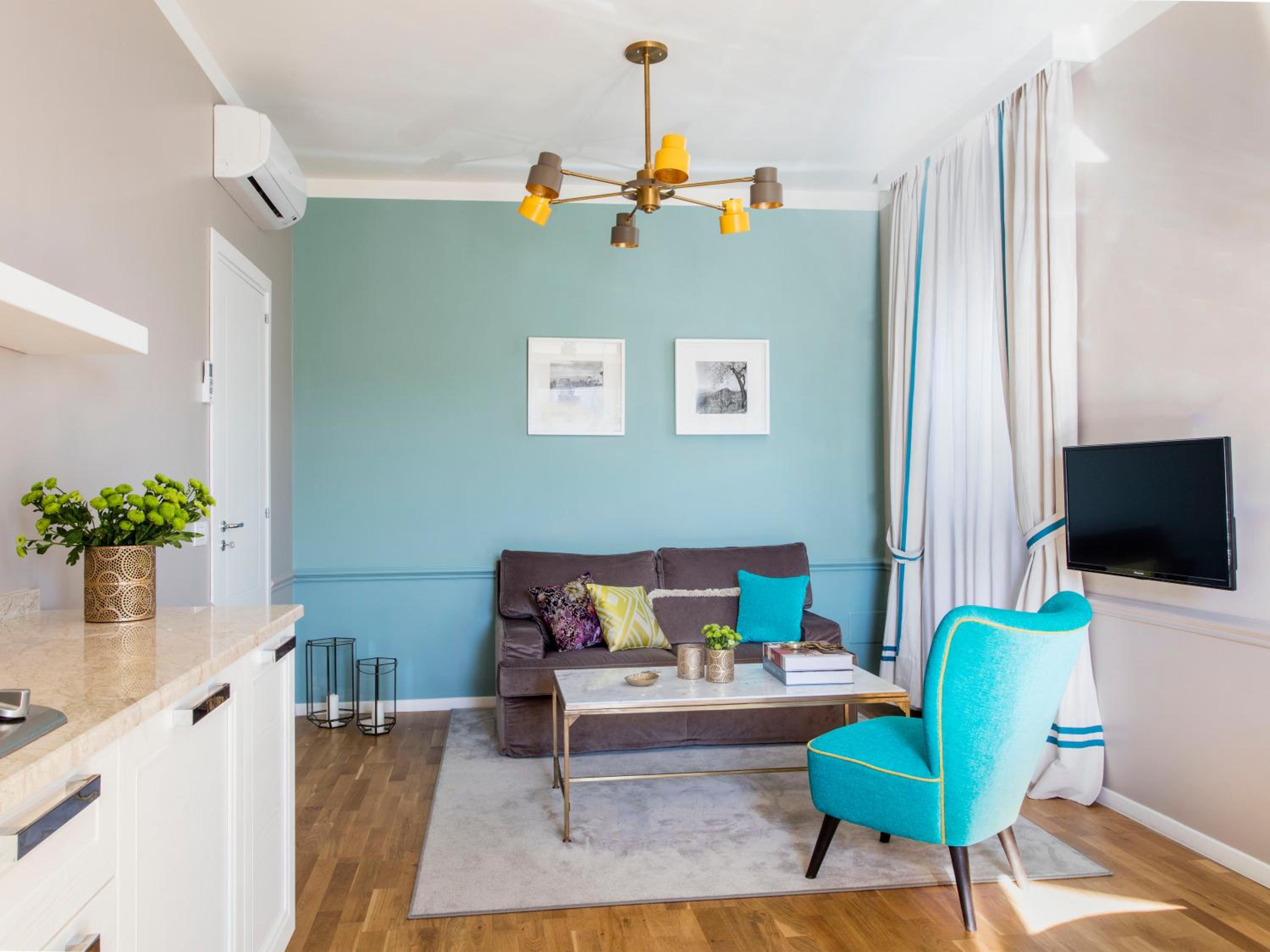  Comfort One-Bedroom Apartment with Balcony and Partial Sea VIew photo 2