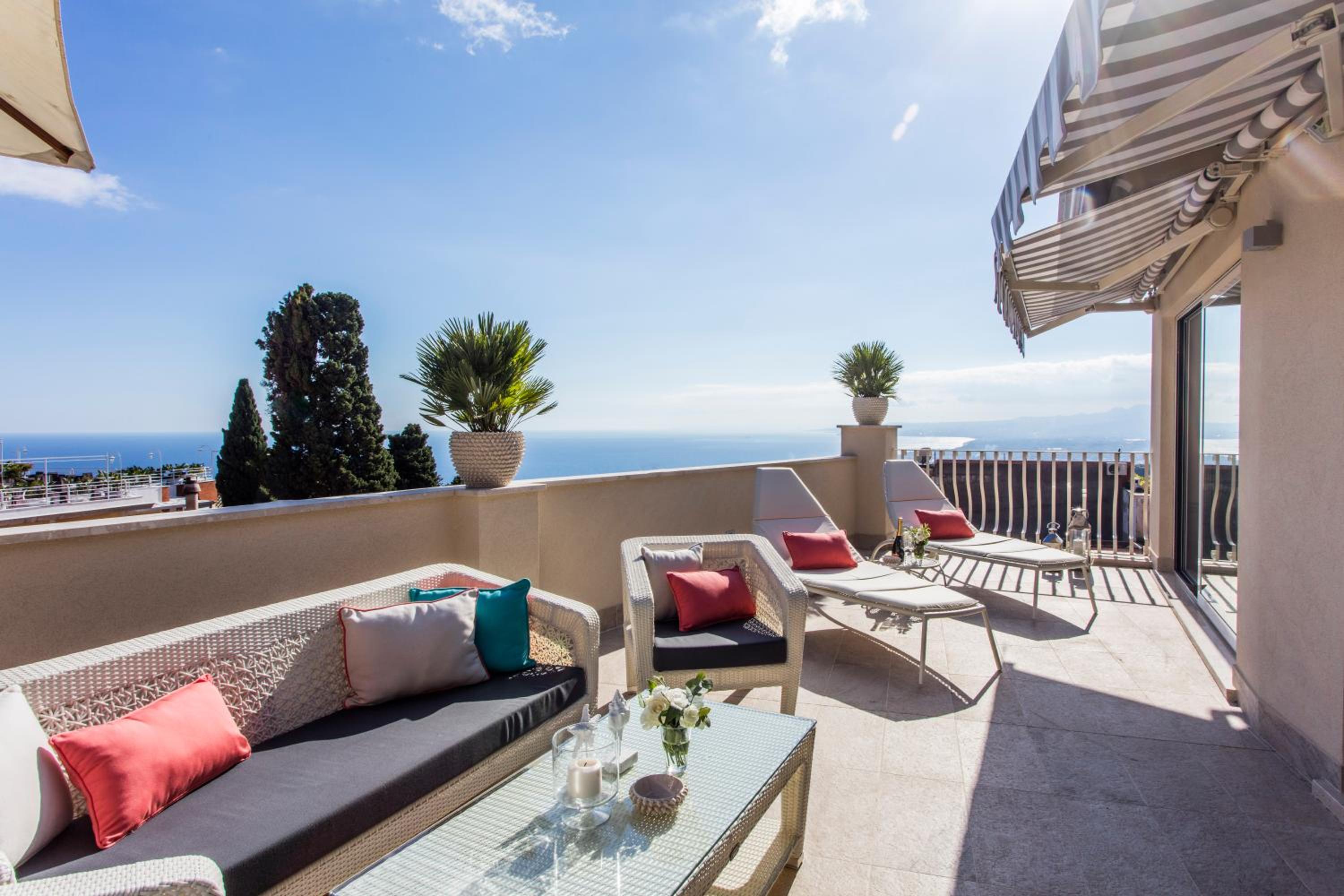 One Bedroom Apartment Penthouse with Terrace and Sea View, photo 6