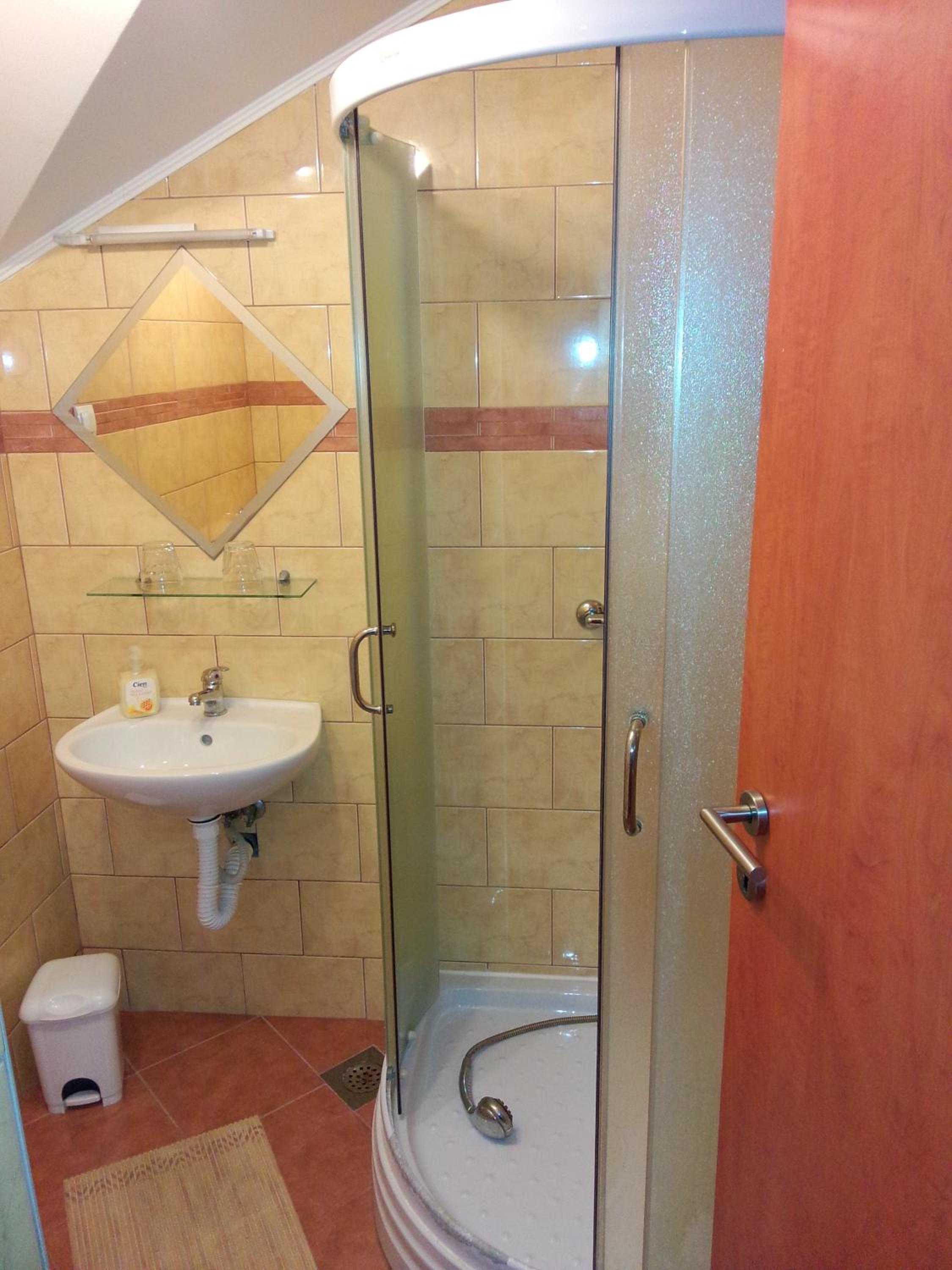 Large Double Room - Photo 4