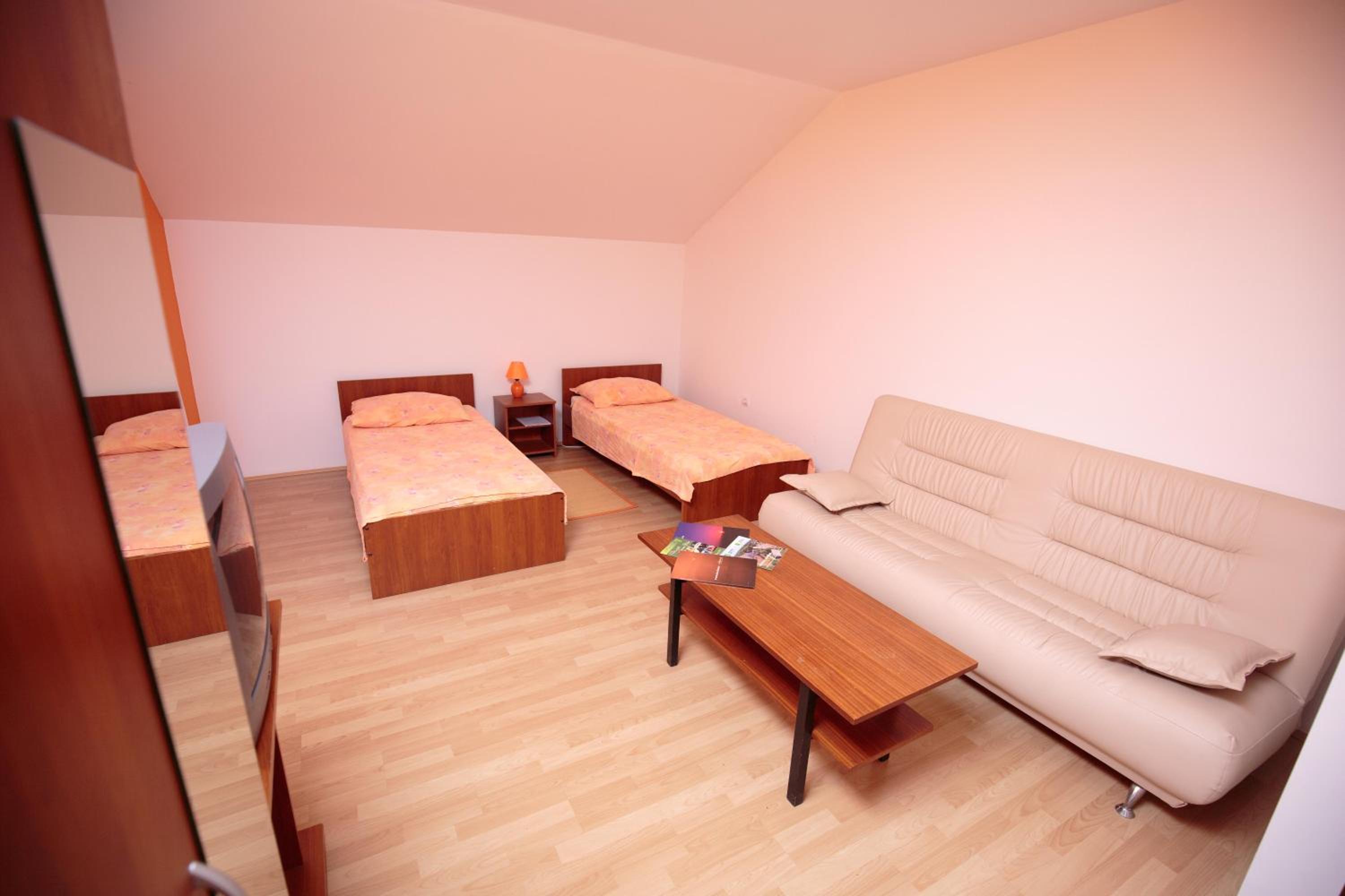 Comfort Triple Room with Shower - Photo 3