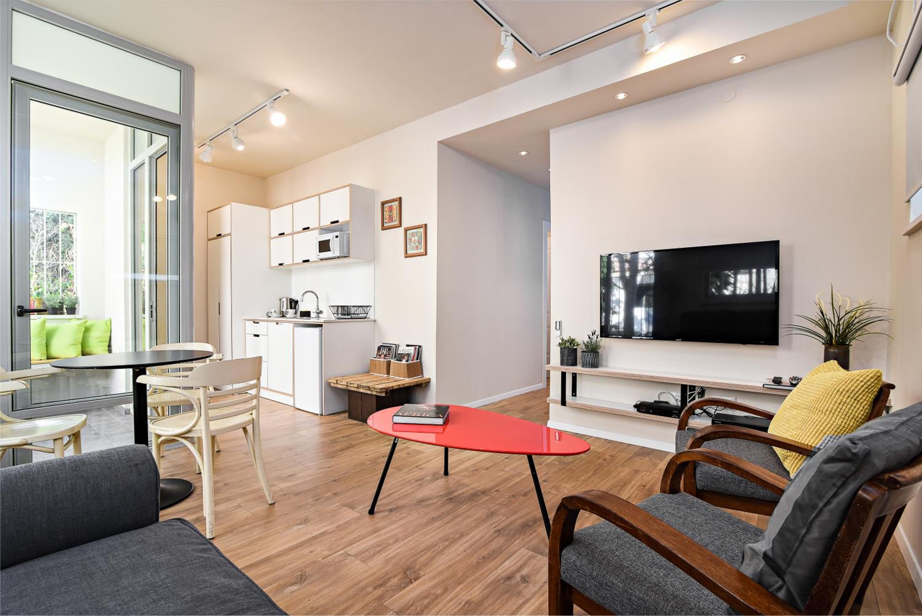 Apartment with Balcony photo 1
