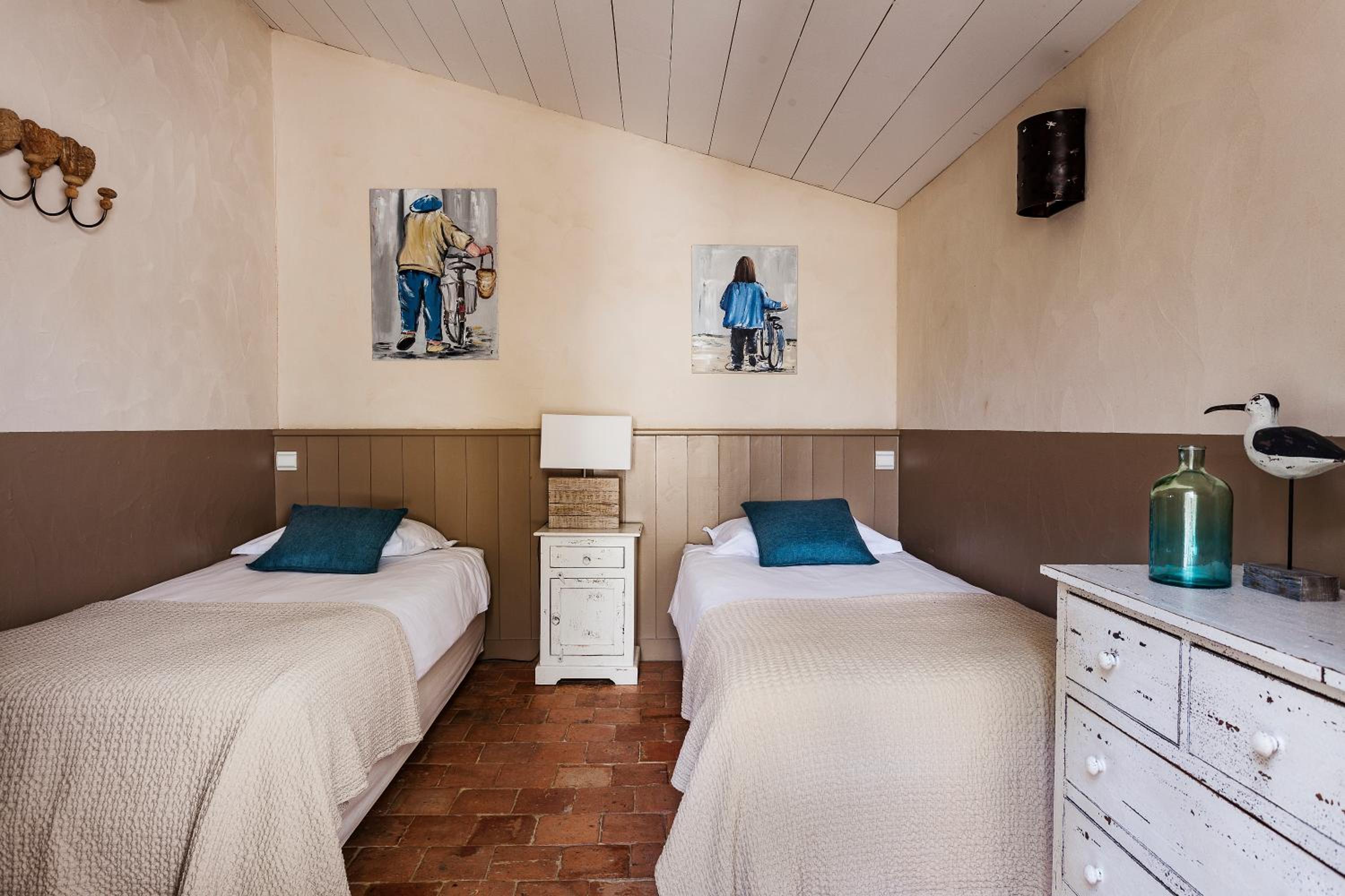 Chambre Familiale (2 Adultes et 2 Enfants) Chambre Familiale (2 Adultes et 2 Enfants)