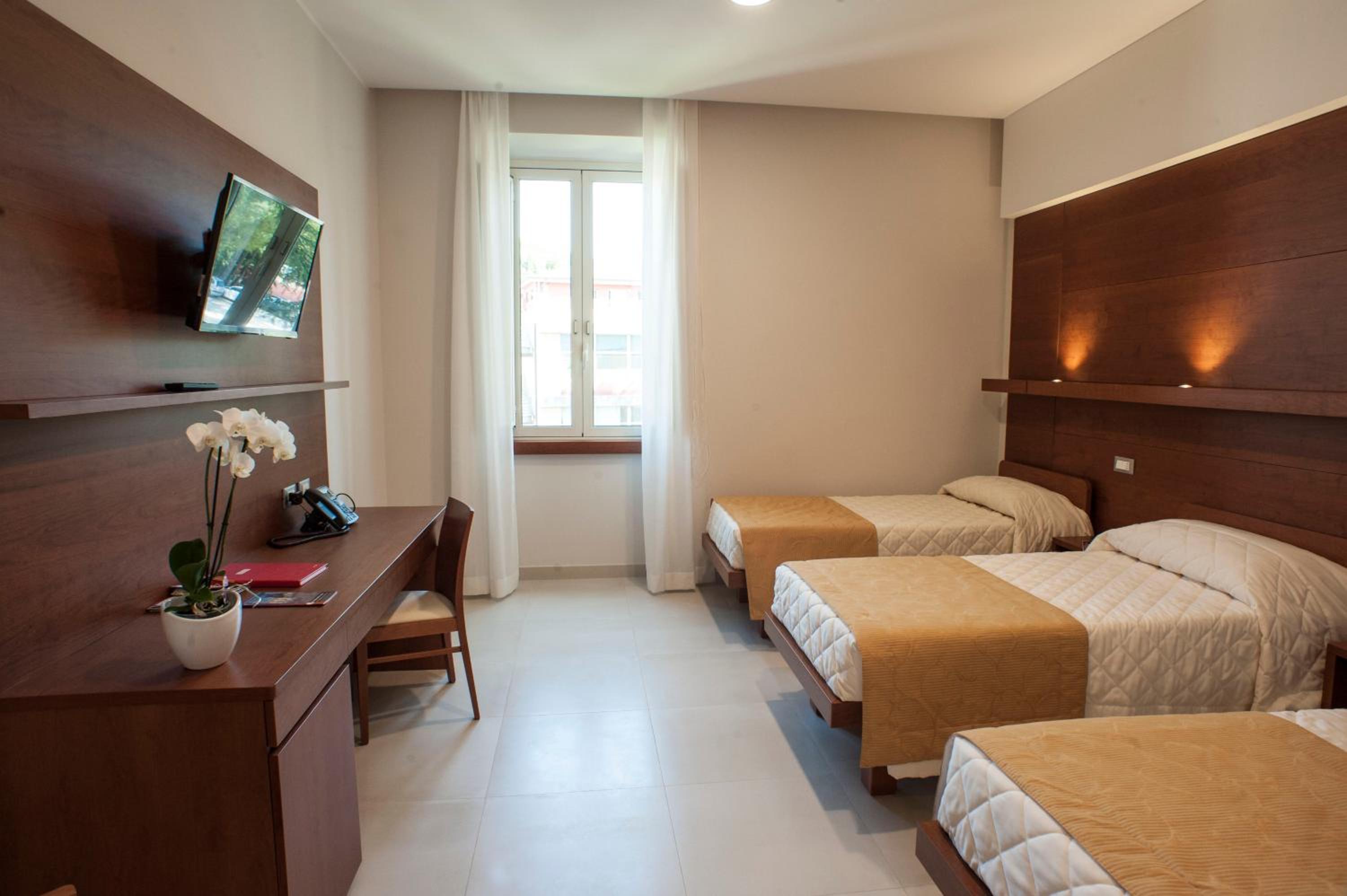 Triple Room photo 2