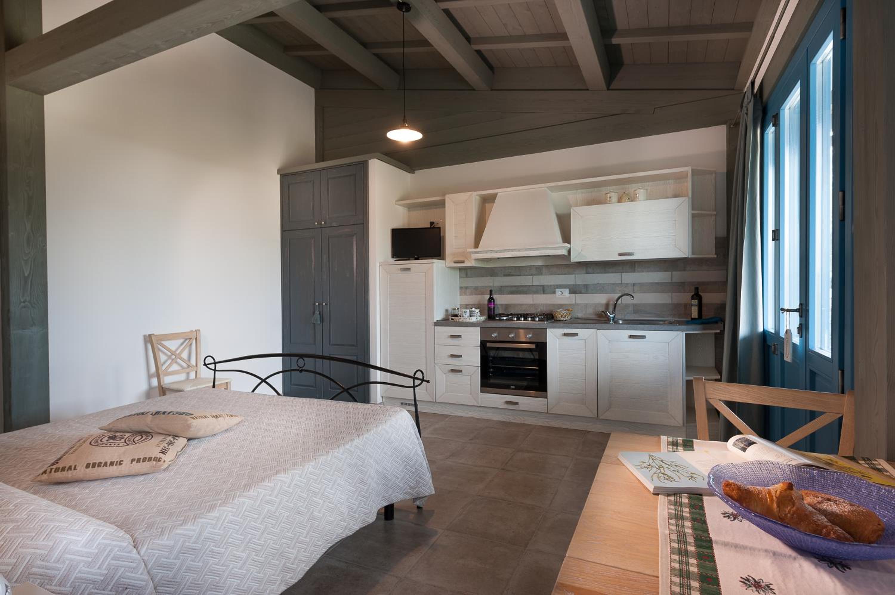 Studio Apartment photo 2