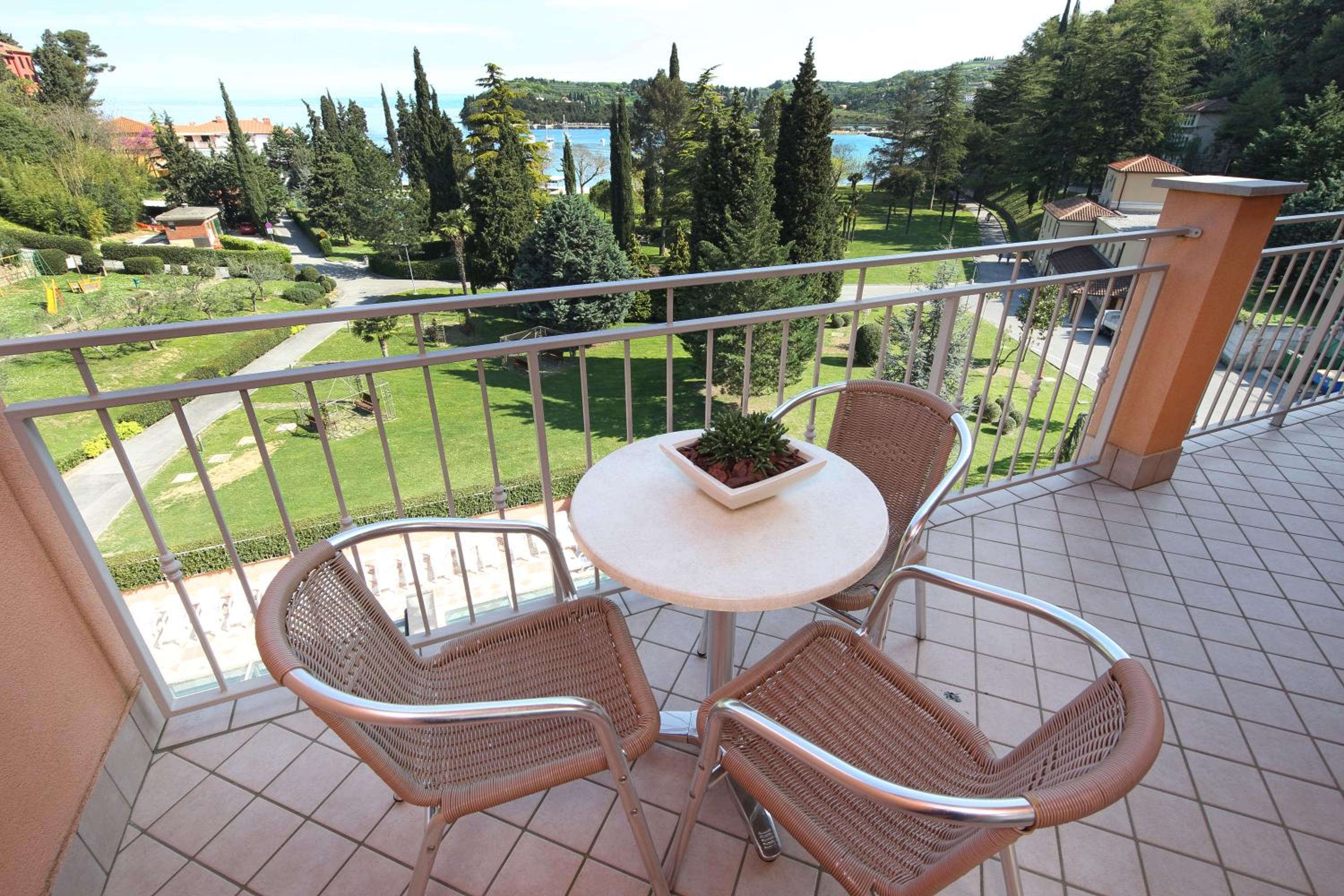 Superior Bioenergetic Suite with Balcony - Sea Side photo 3