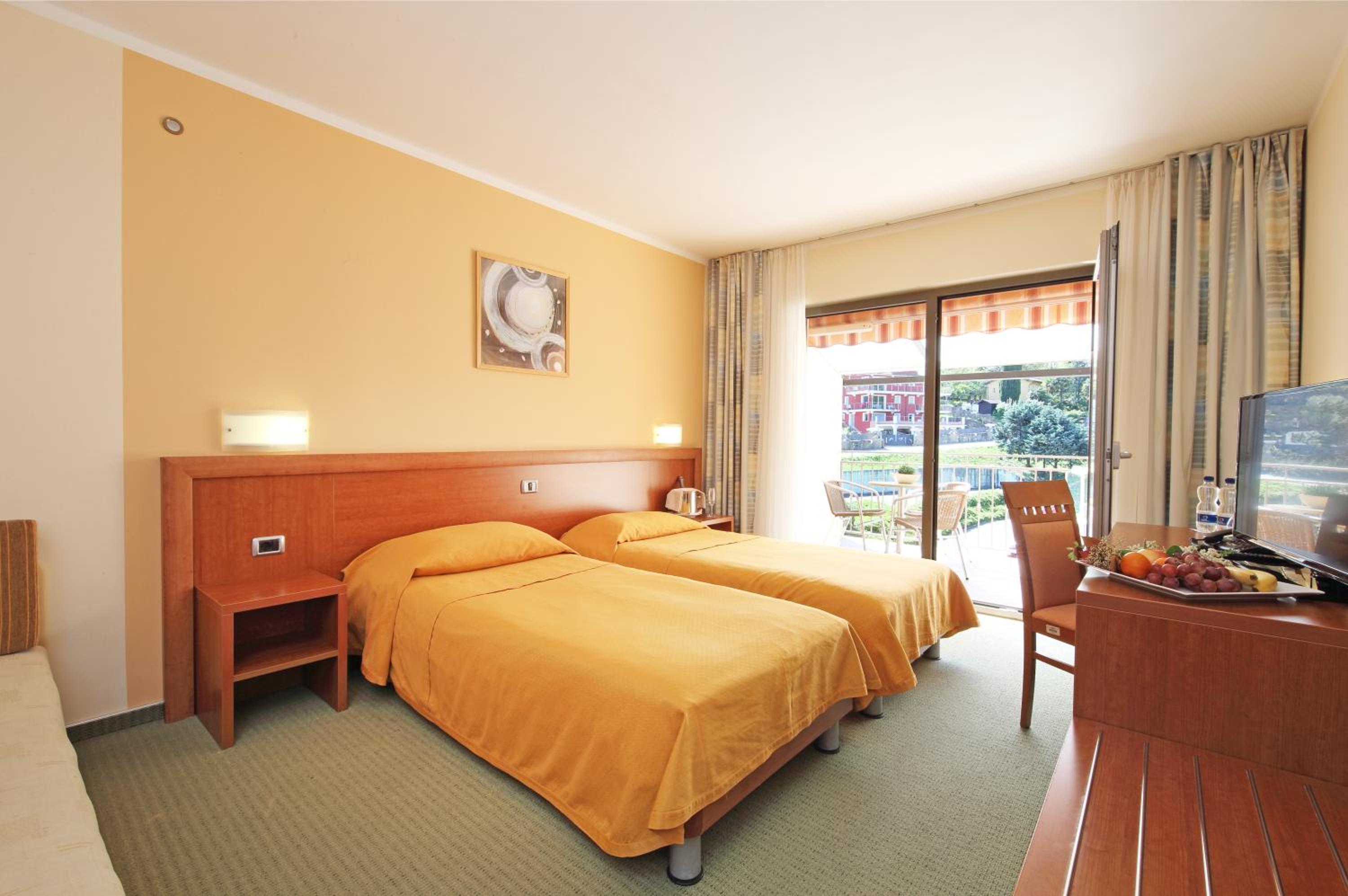 Superior Double Room with Extra Bed and Balcony photo 2
