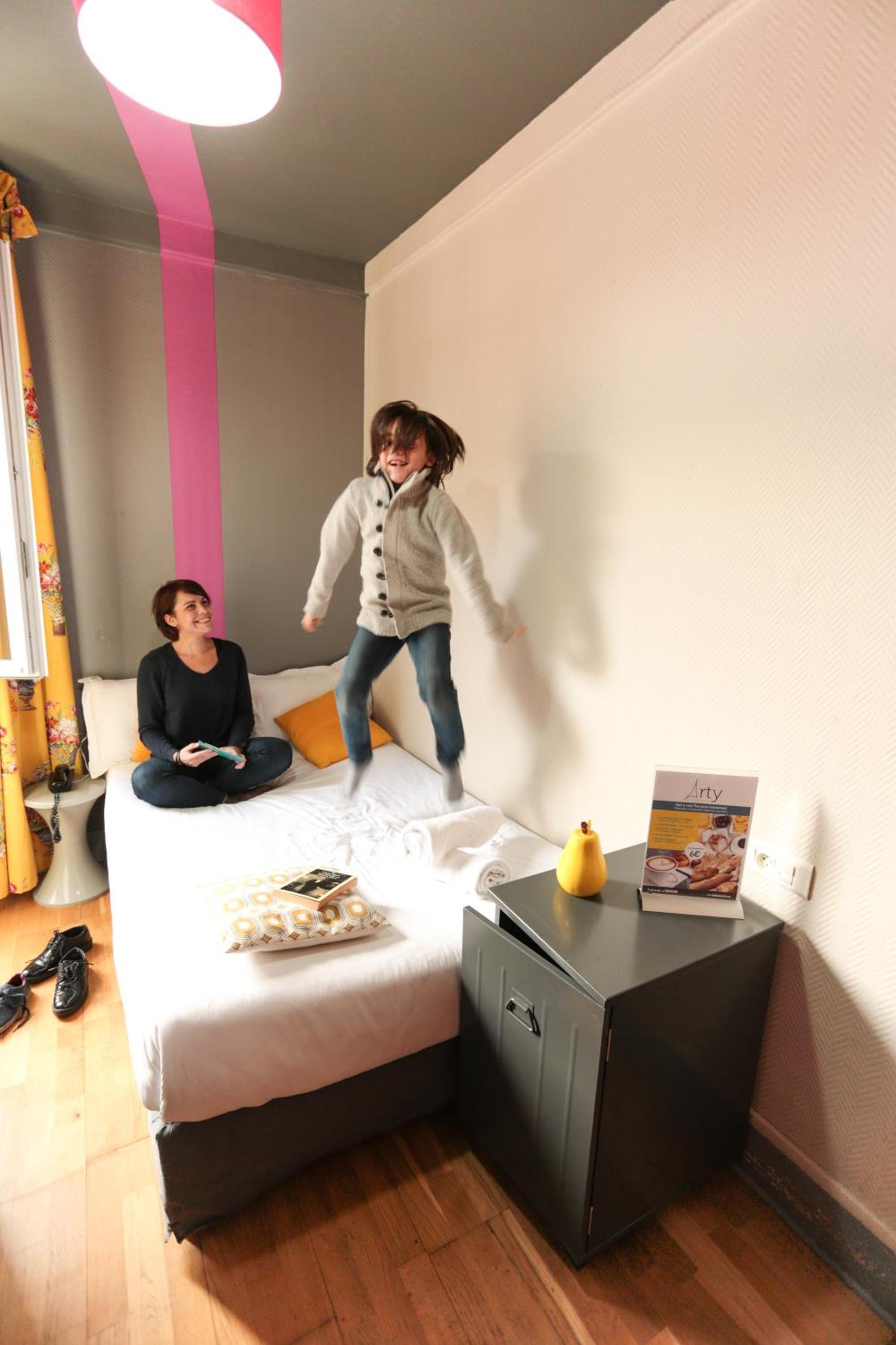 Single Room with Private Bathroom photo 2