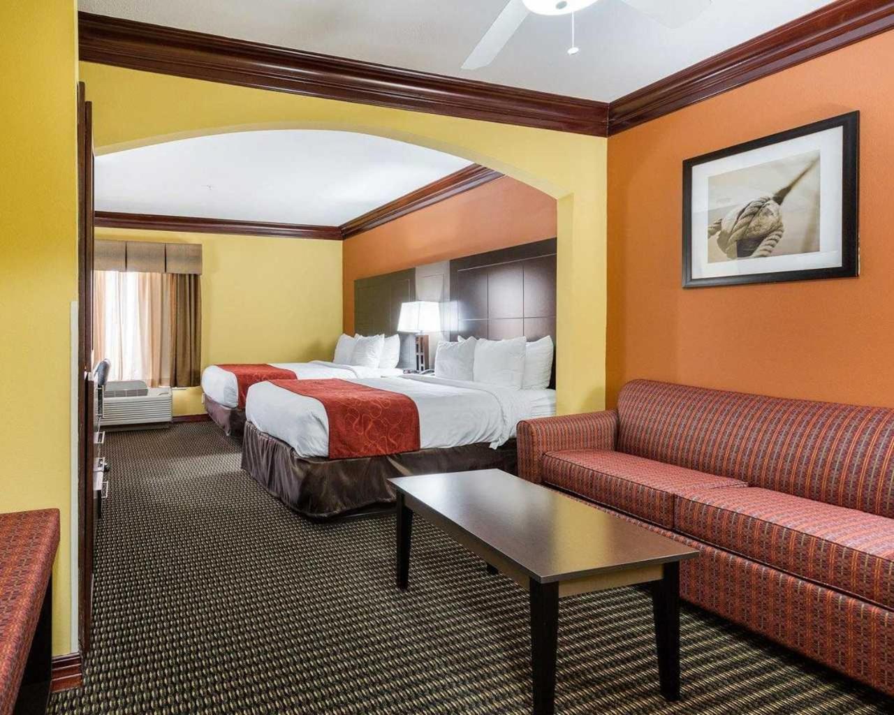 Queen Suite - Non-Smoking - Photo 3