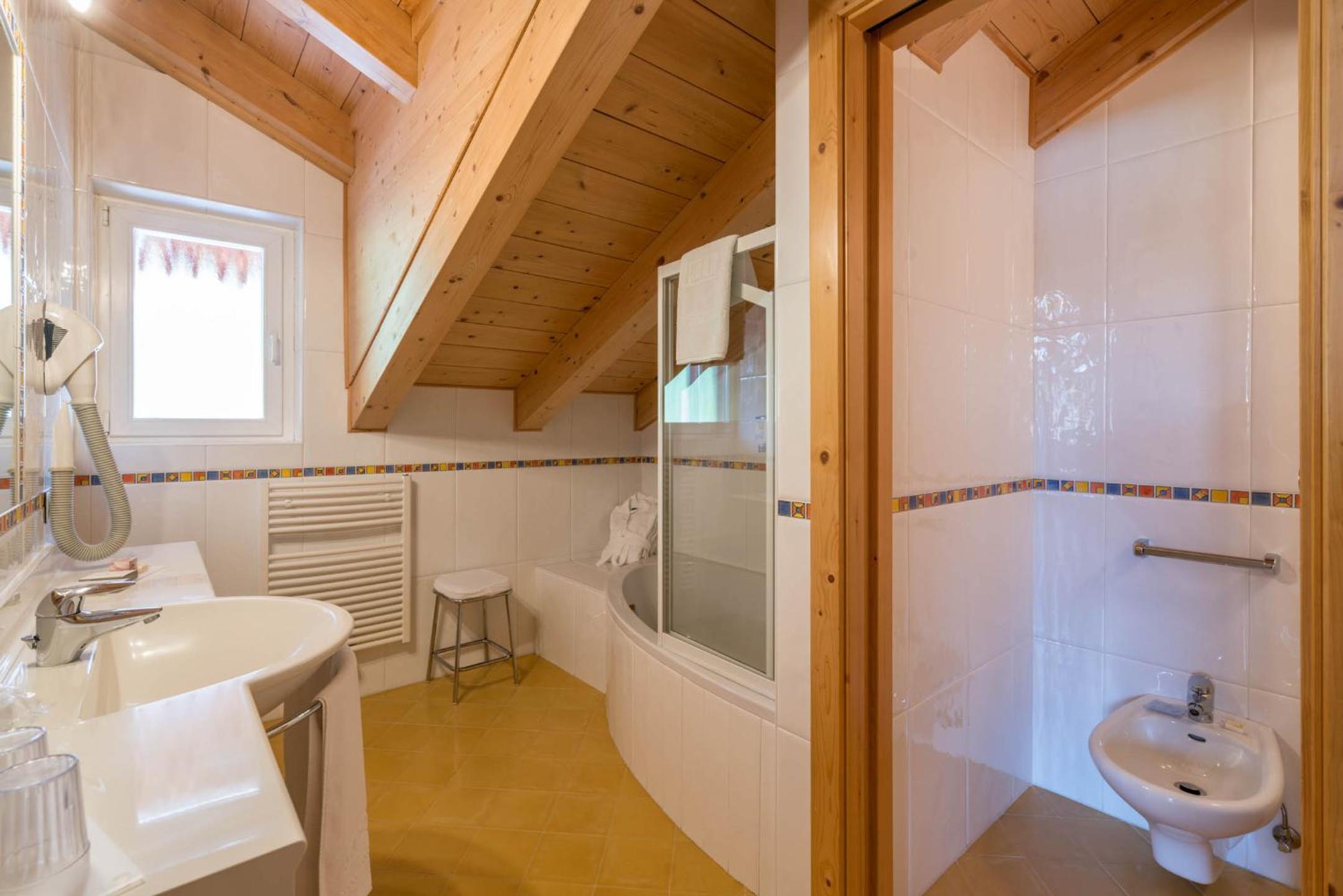 Double or Twin Room - Attic photo 2