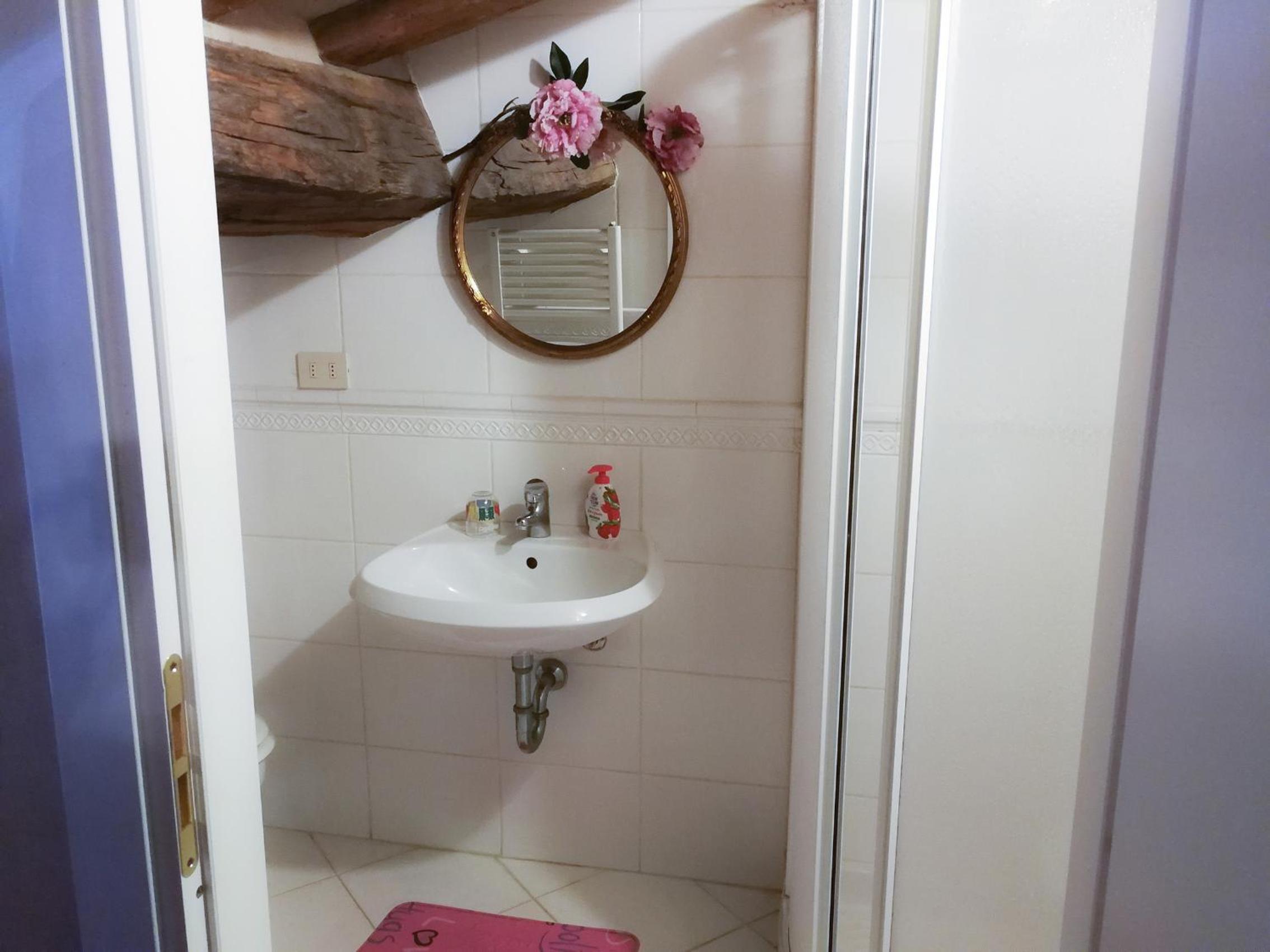 Double Room - Photo 2